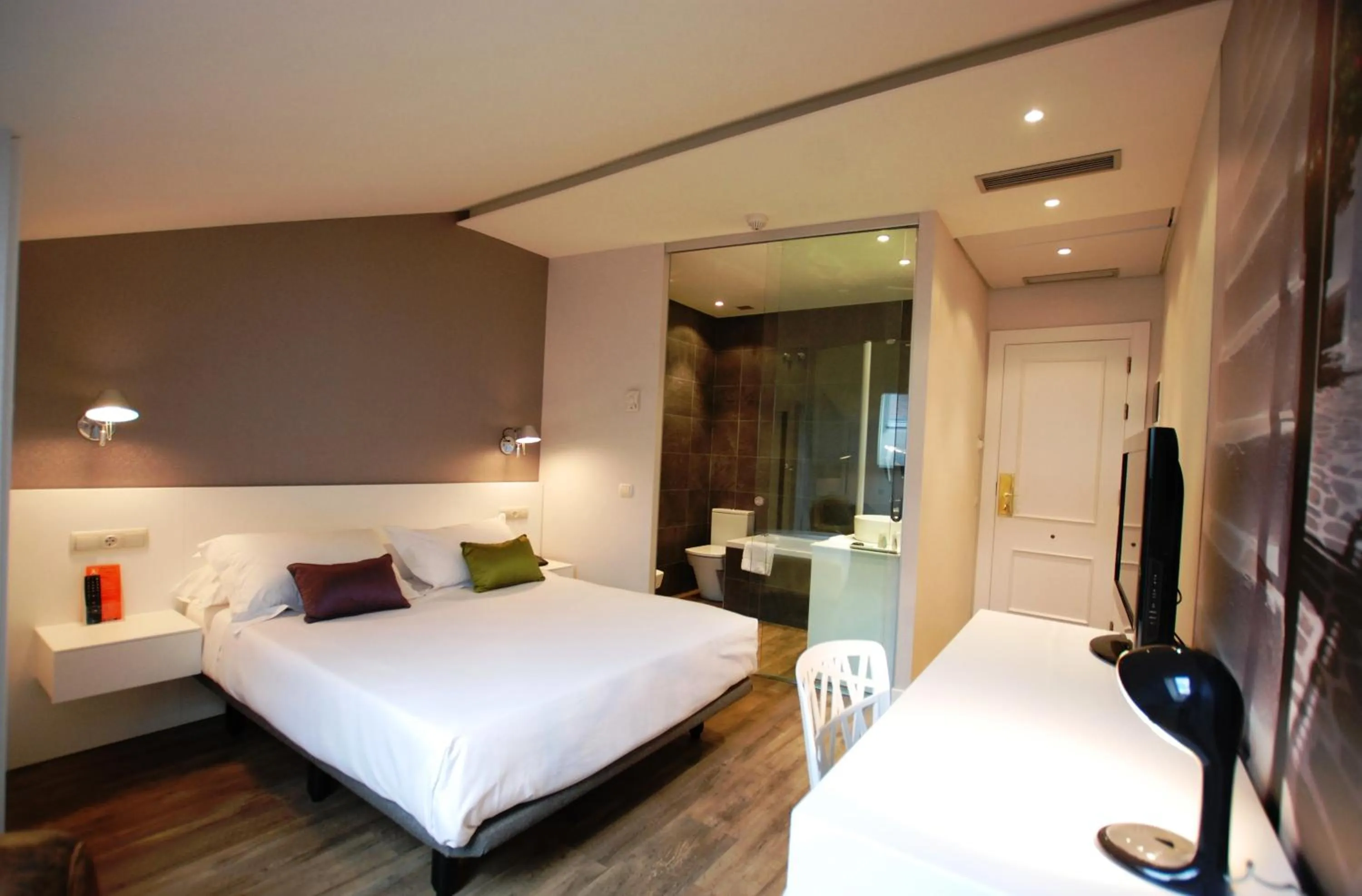 Photo of the whole room, Bed in Hotel Andia