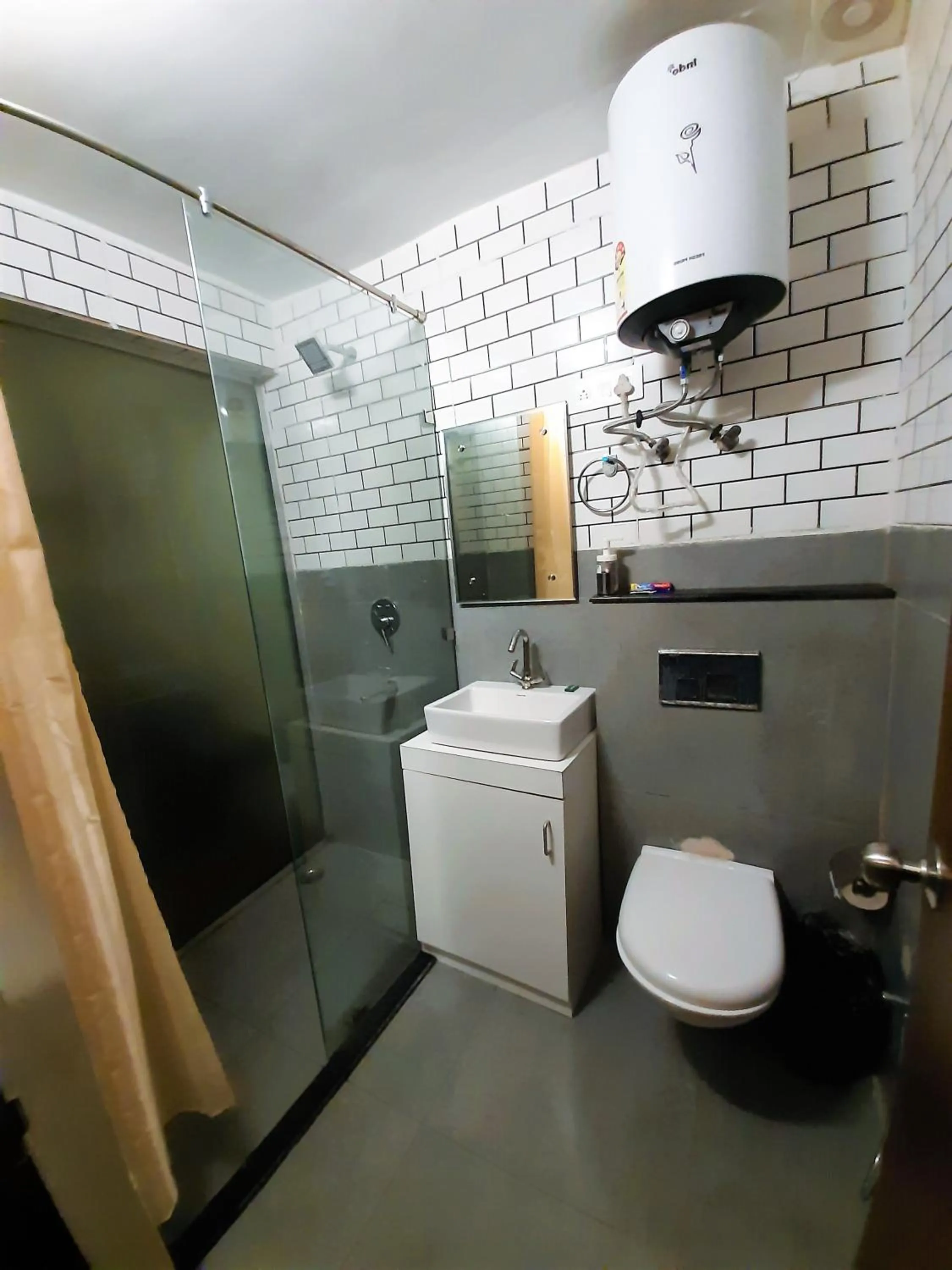 Shower in Stovehouse Inn