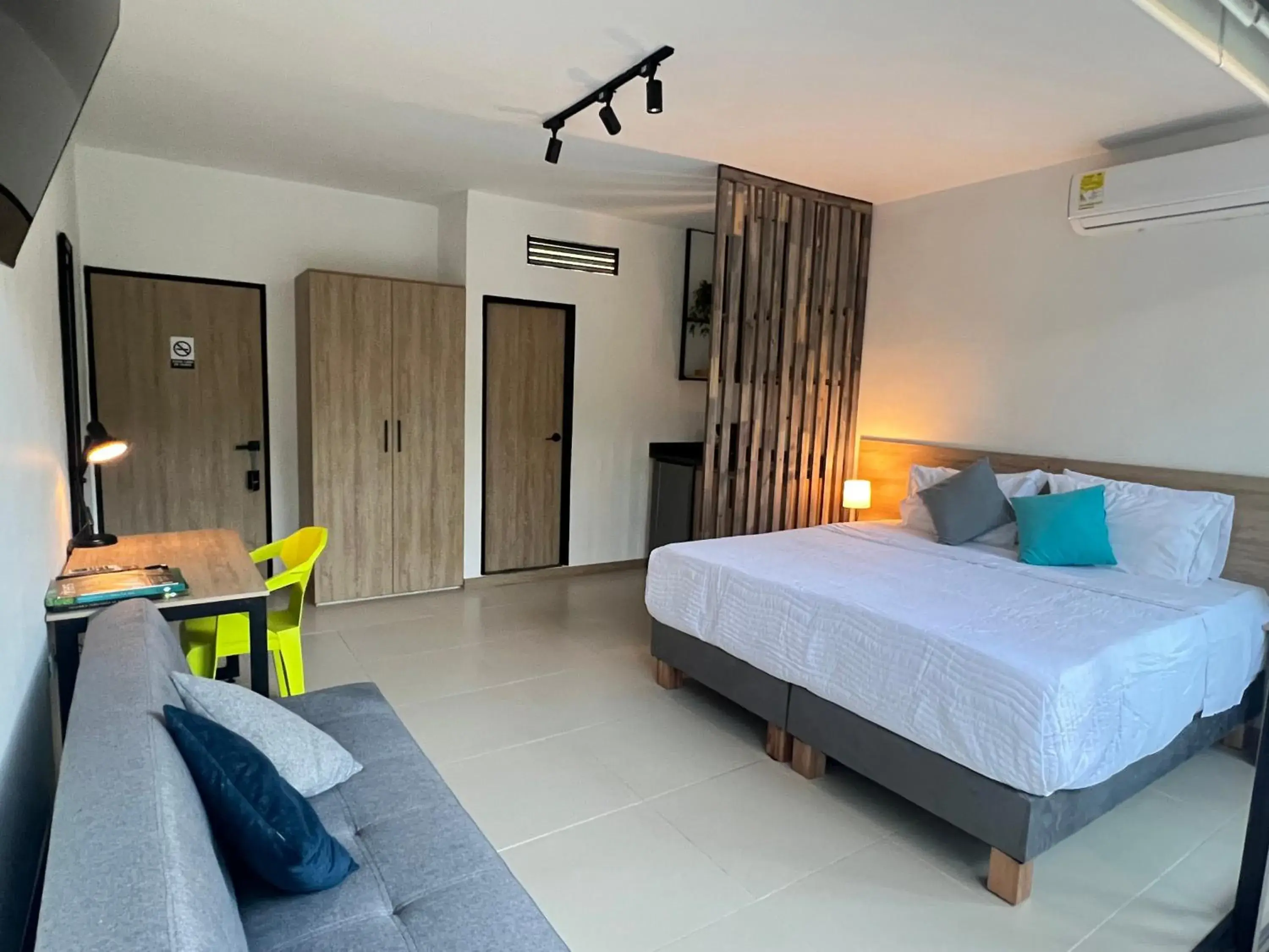 Deluxe Double Room with Balcony in HOTEL 9.5 SAN FERNANDO Deluxe Double Room with Balcony in HOTEL 9.5 SAN FERNANDO