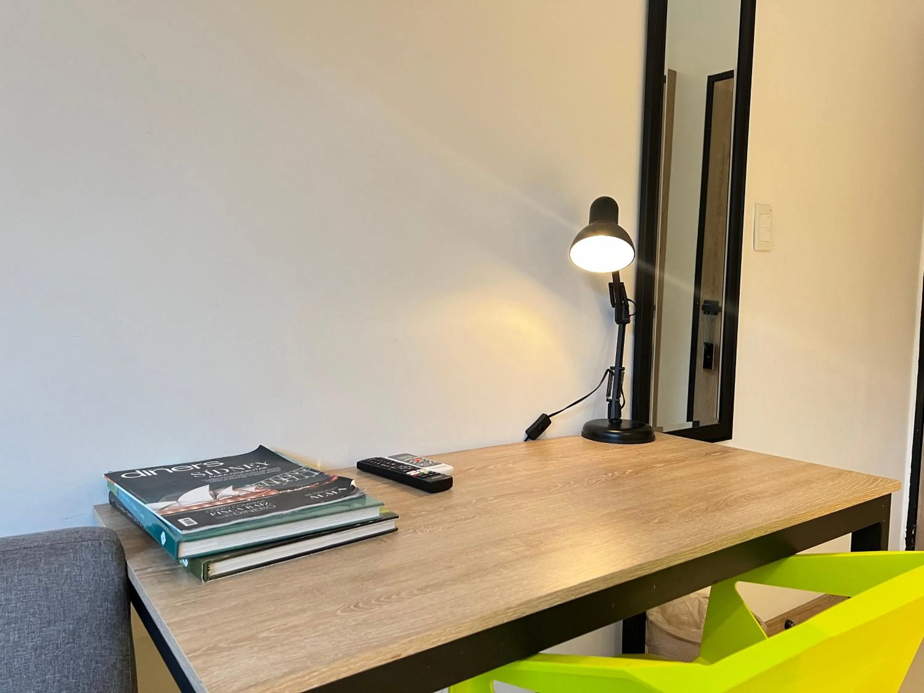 Night in HOTEL 9.5 SAN FERNANDO