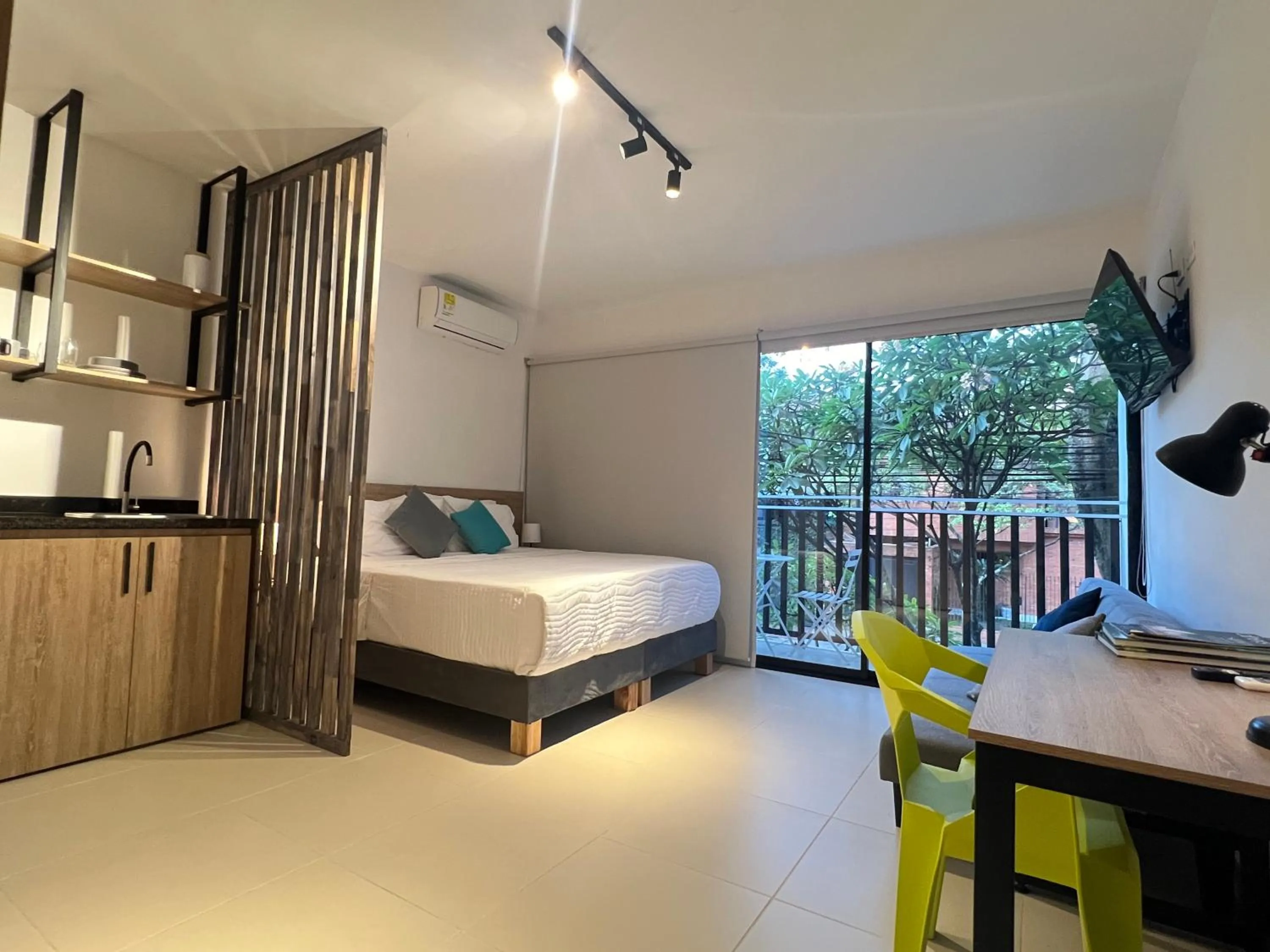 Photo of the whole room, Bed in HOTEL 9.5 SAN FERNANDO