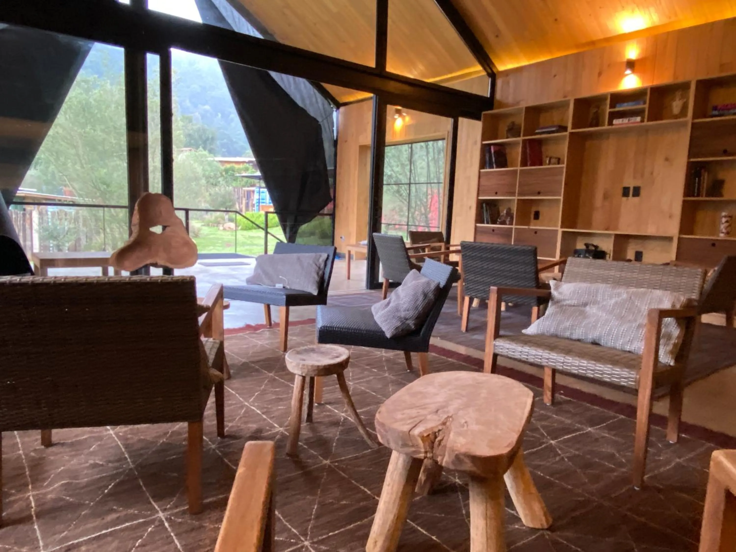 Restaurant/places to eat in SUR ono SUR Lodge