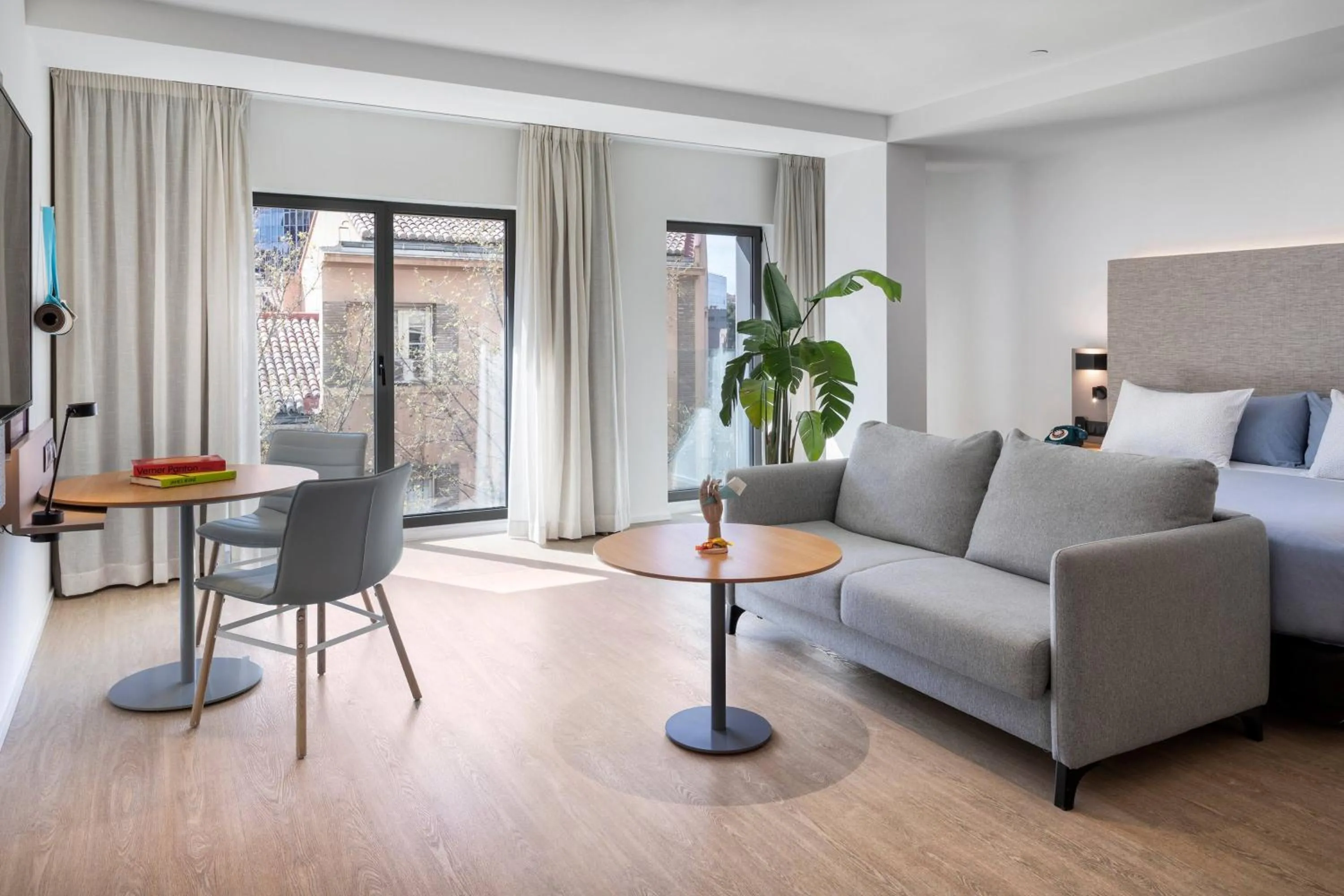 Property building in INNSiDE Zaragoza