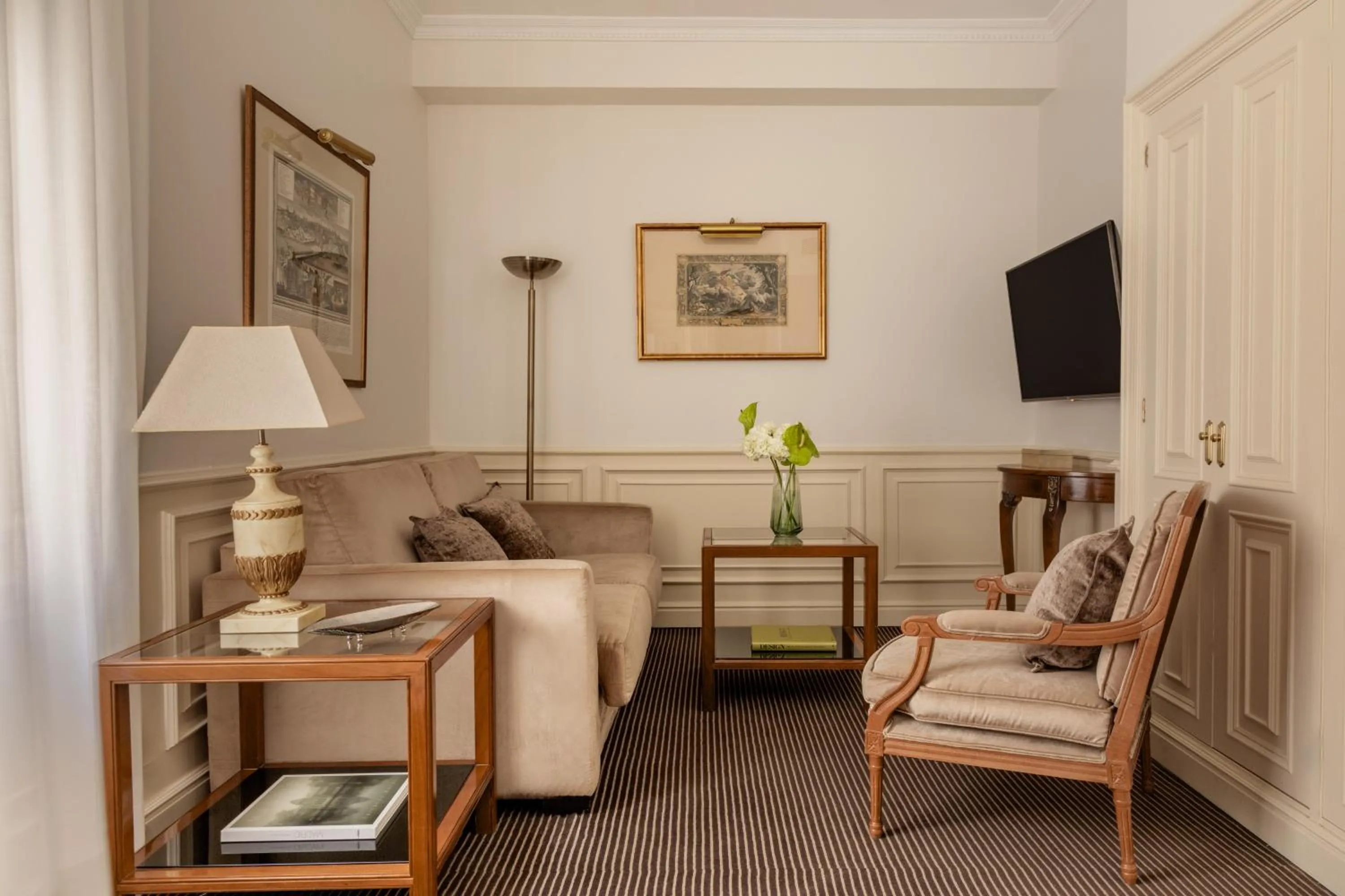 TV and multimedia in Hotel Fenix Gran Meliá - The Leading Hotels of the World