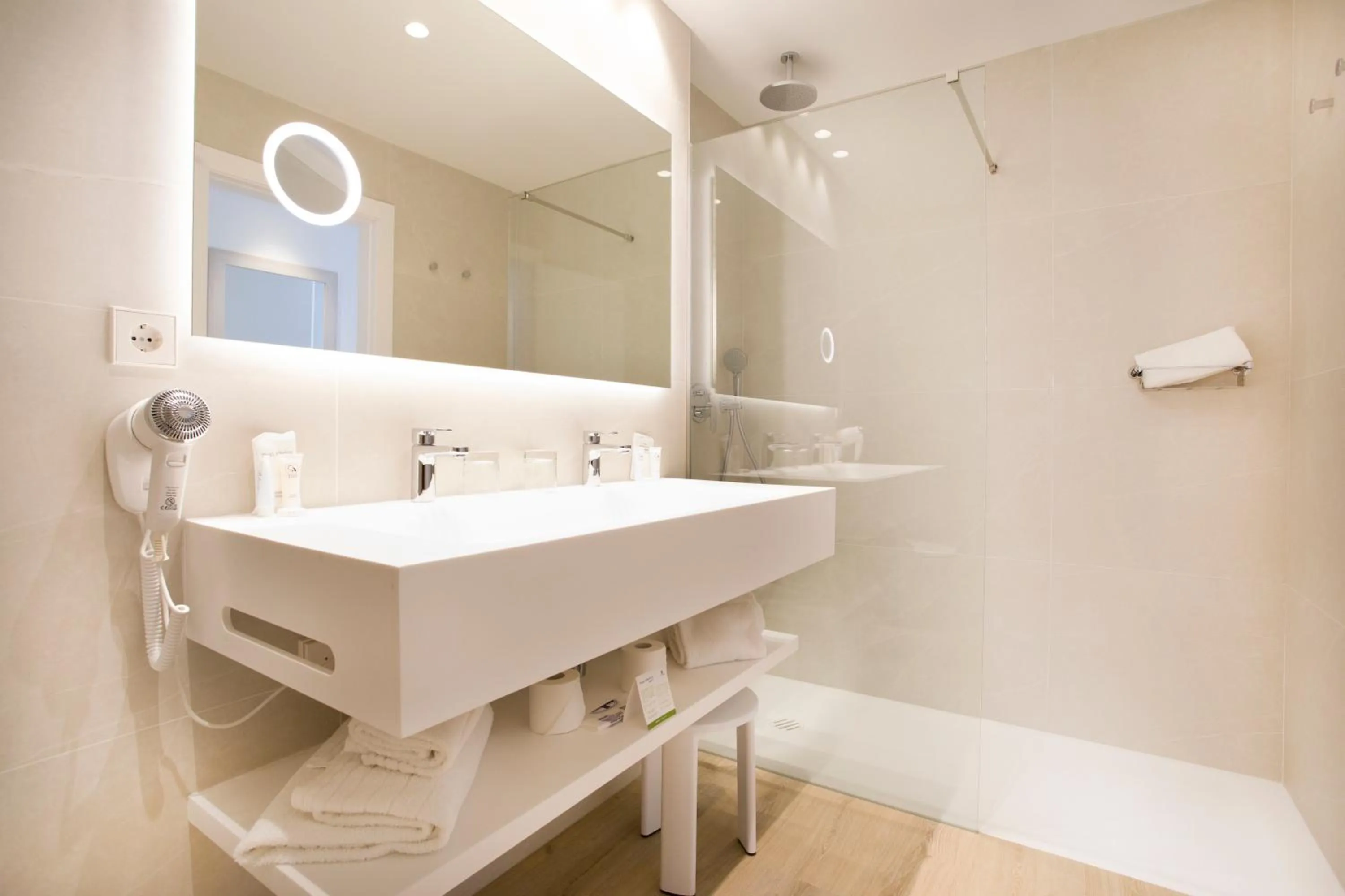 Shower in Hotel Albufera