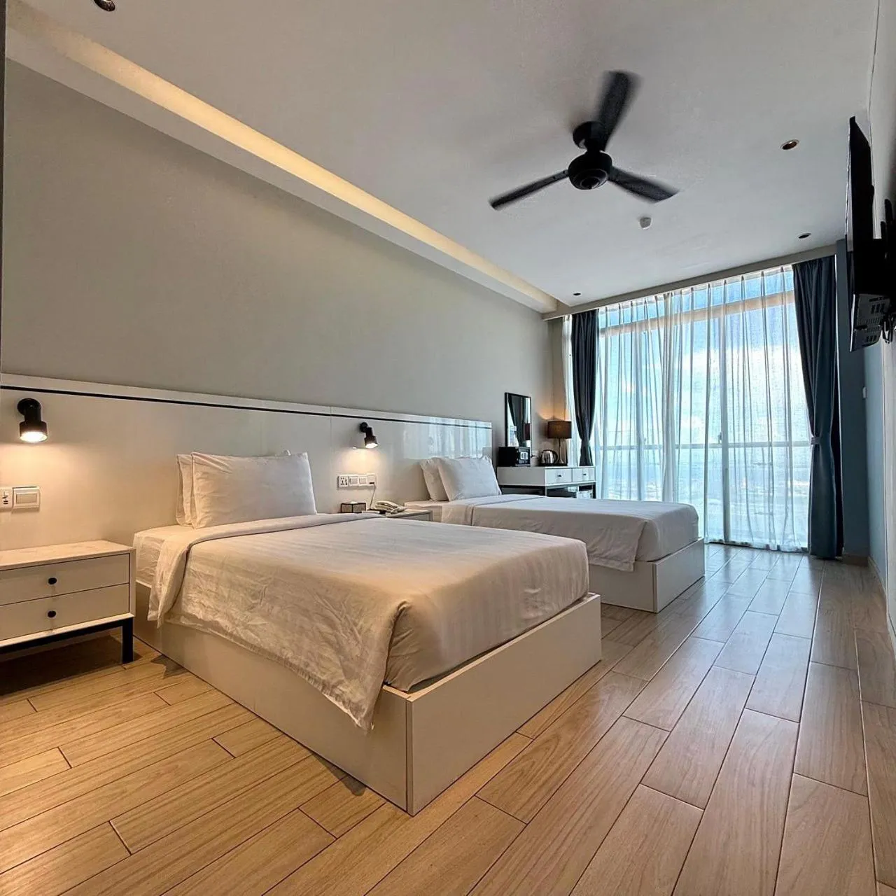 Bedroom, Bed in Grace Samudera Hotel