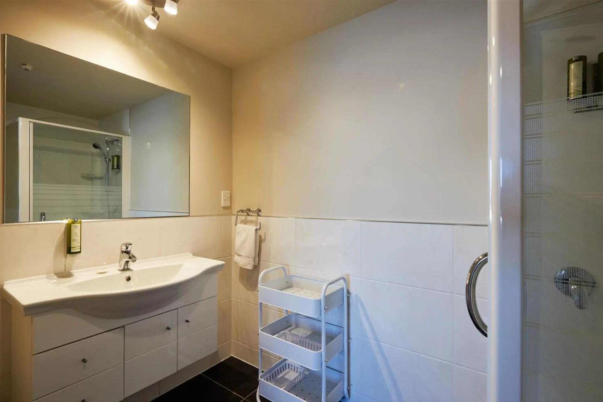 Bathroom in Waves on the Esplanade