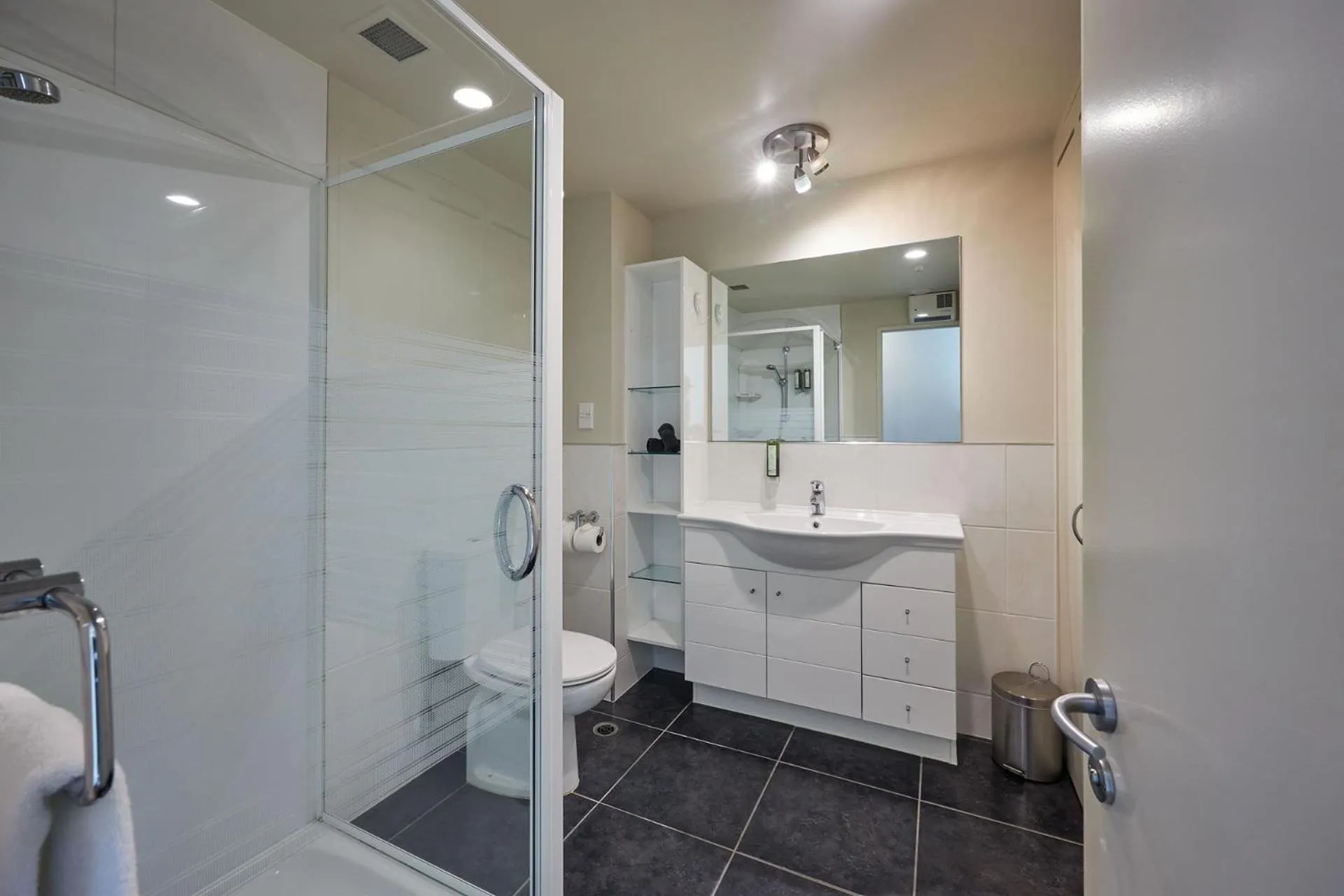 Bathroom in Waves on the Esplanade