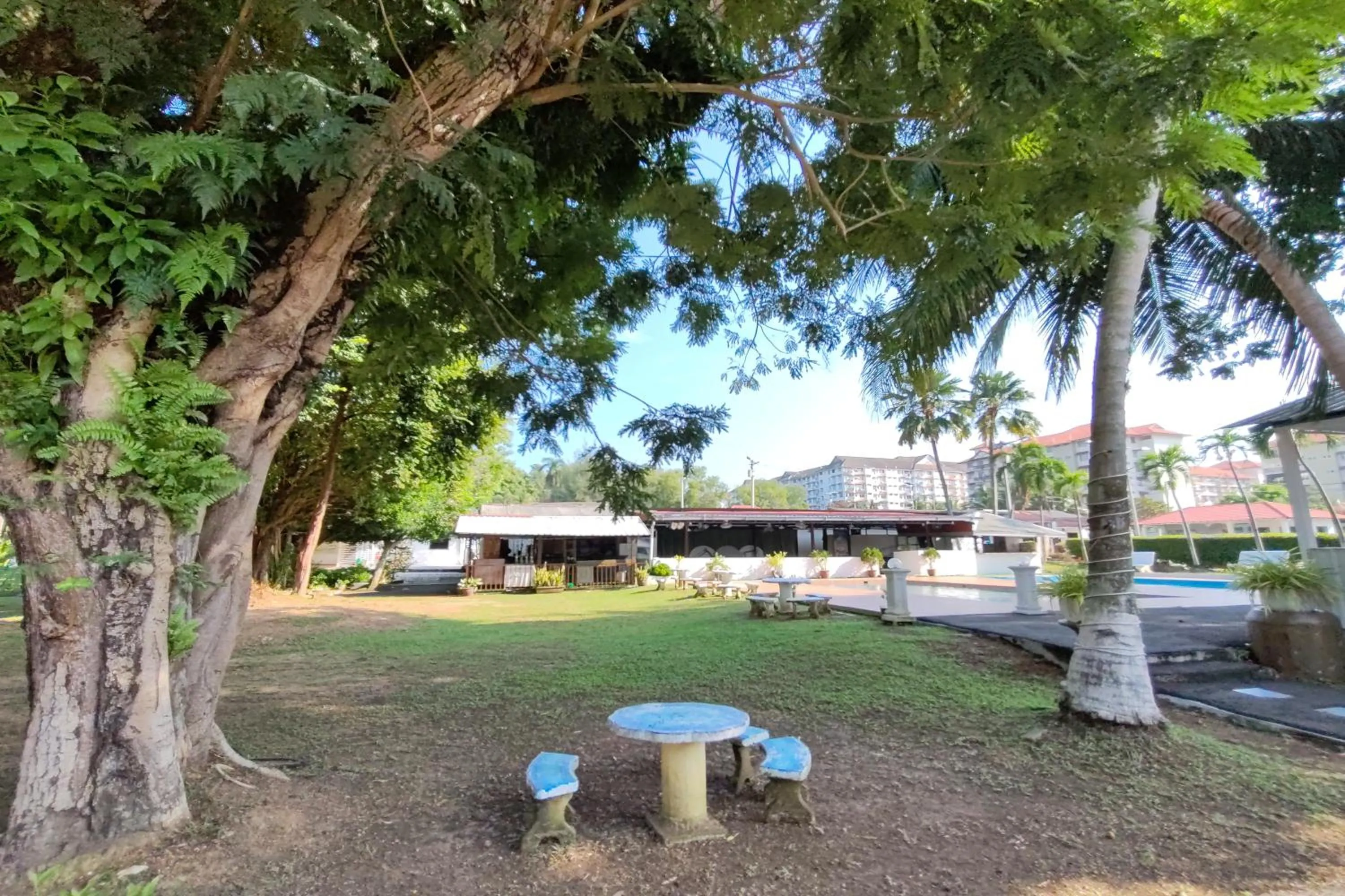 Garden in Green Town Hotels and Resorts