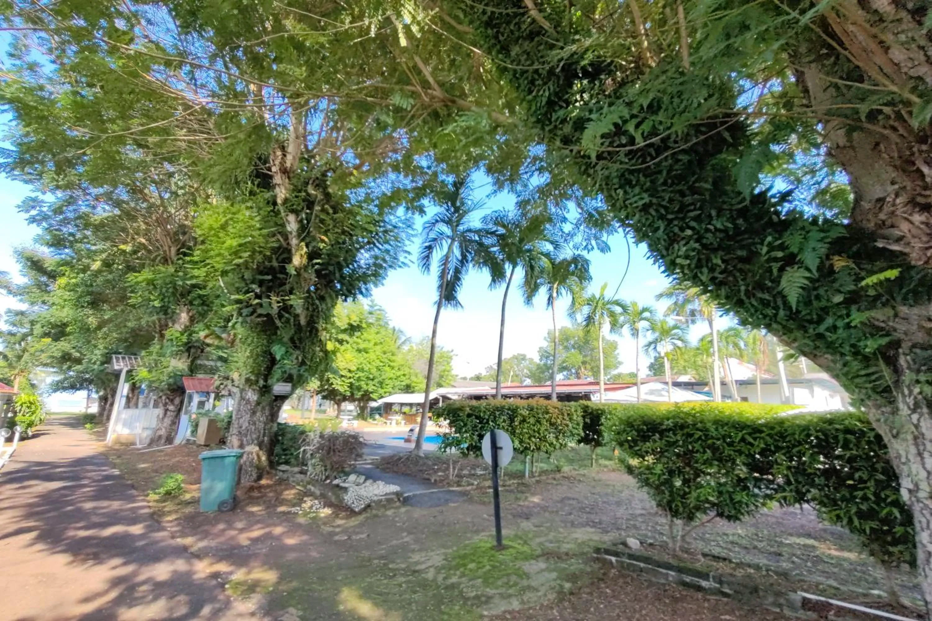 Garden in Green Town Hotels and Resorts