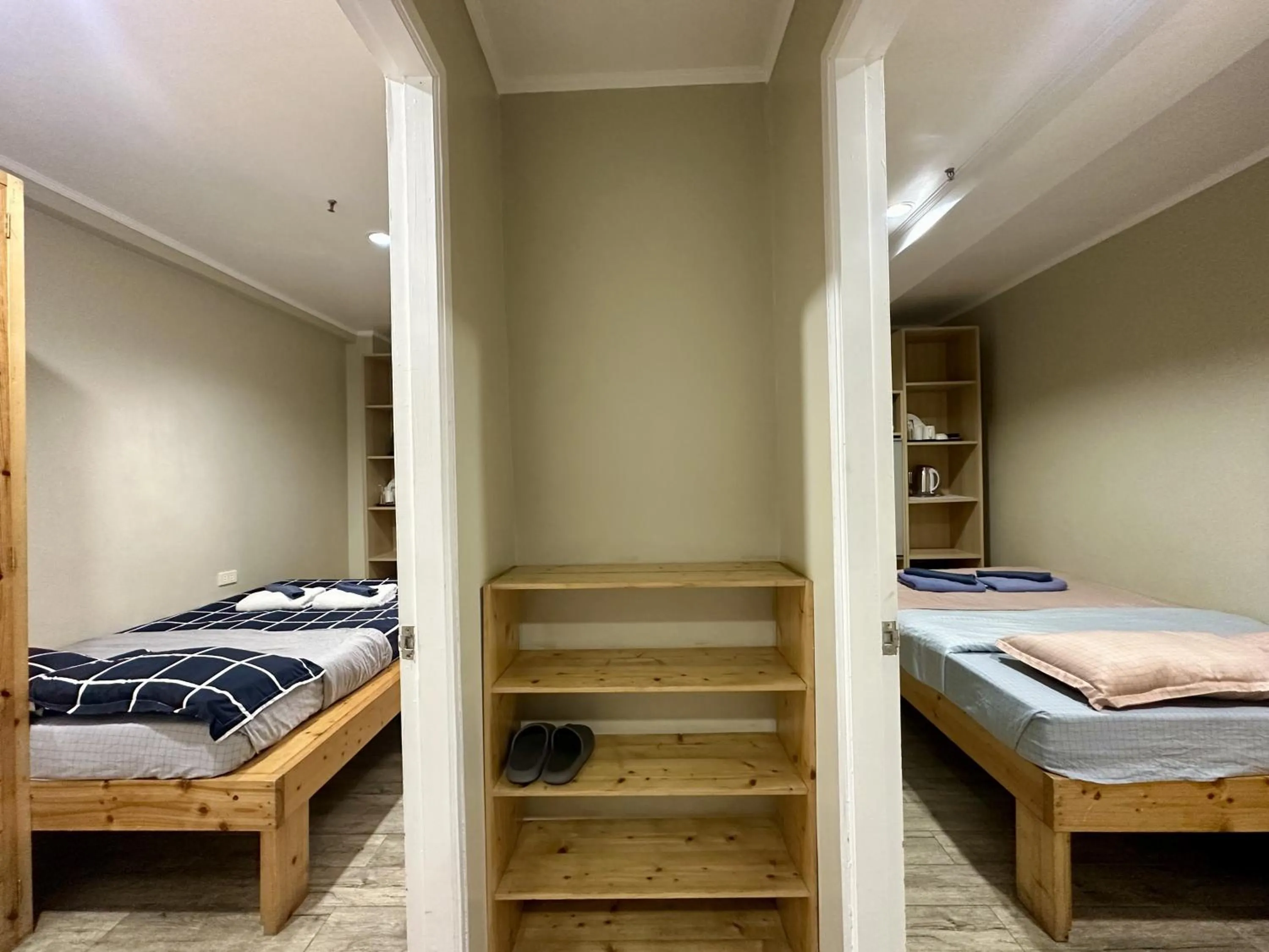 wardrobe, Bed in Misty Hills