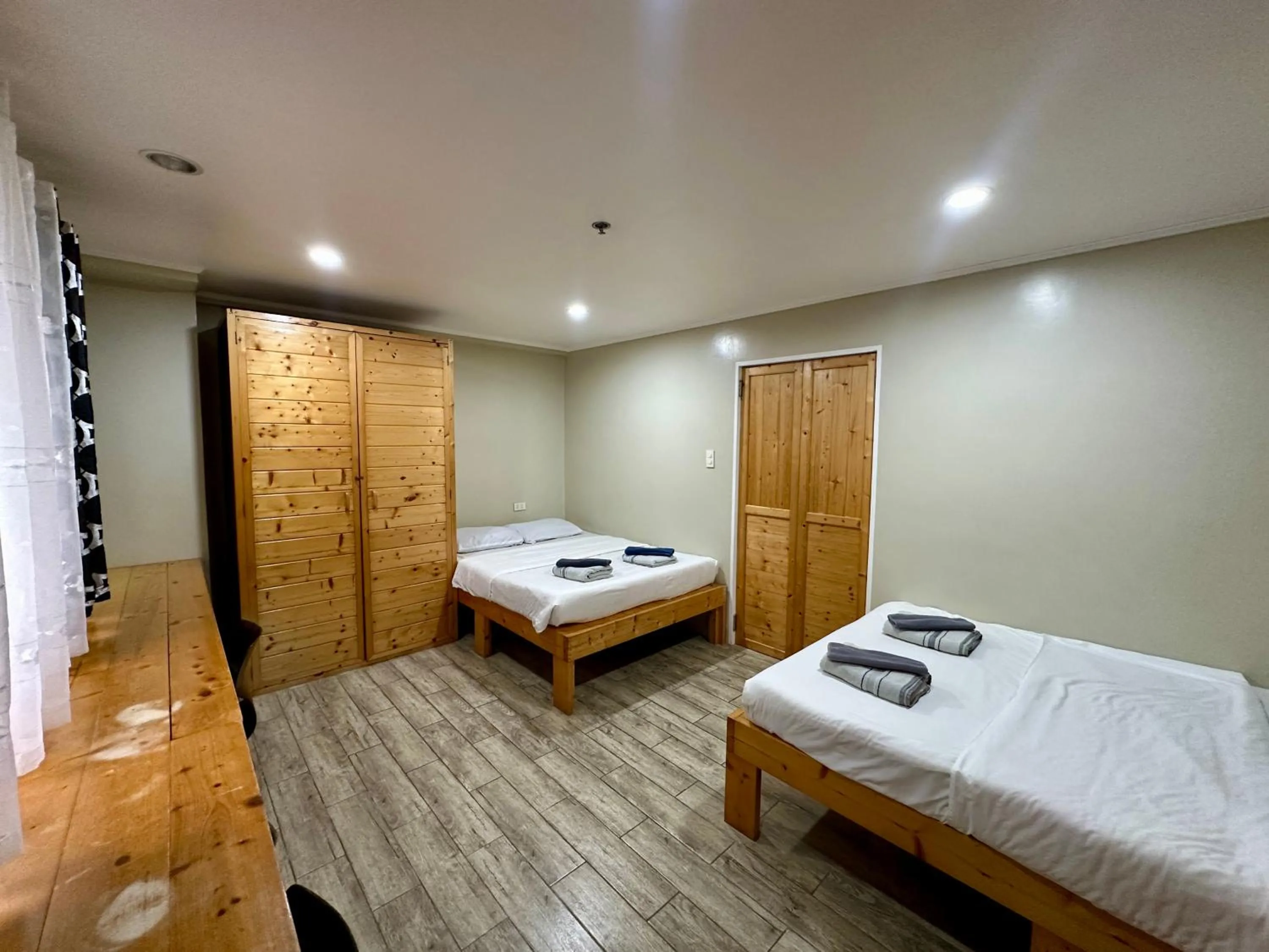 Photo of the whole room, Bed in Misty Hills