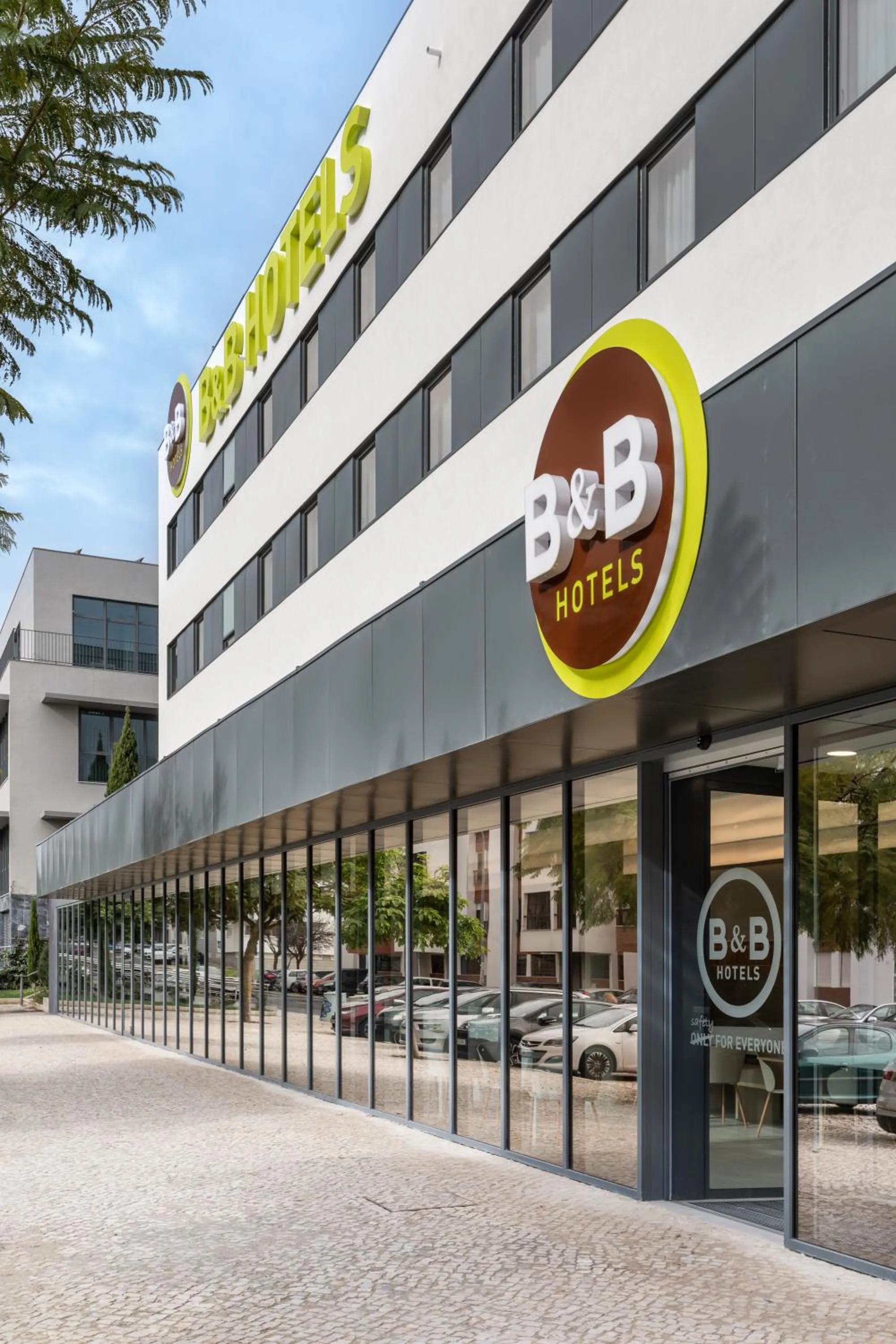 Property building in B&B HOTEL Lisboa Oeiras