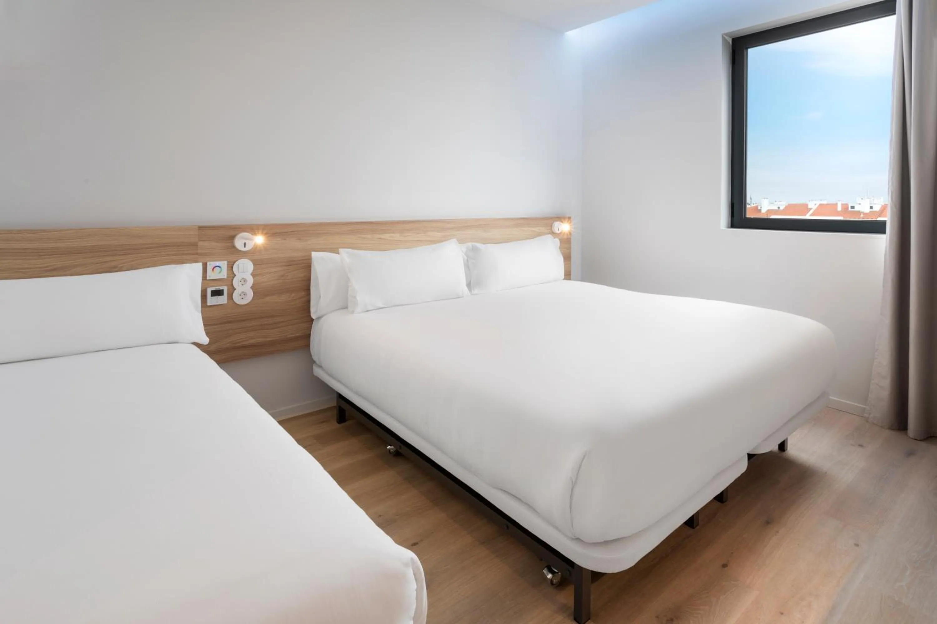 Bedroom, Bed in B&B HOTEL Lisboa Oeiras