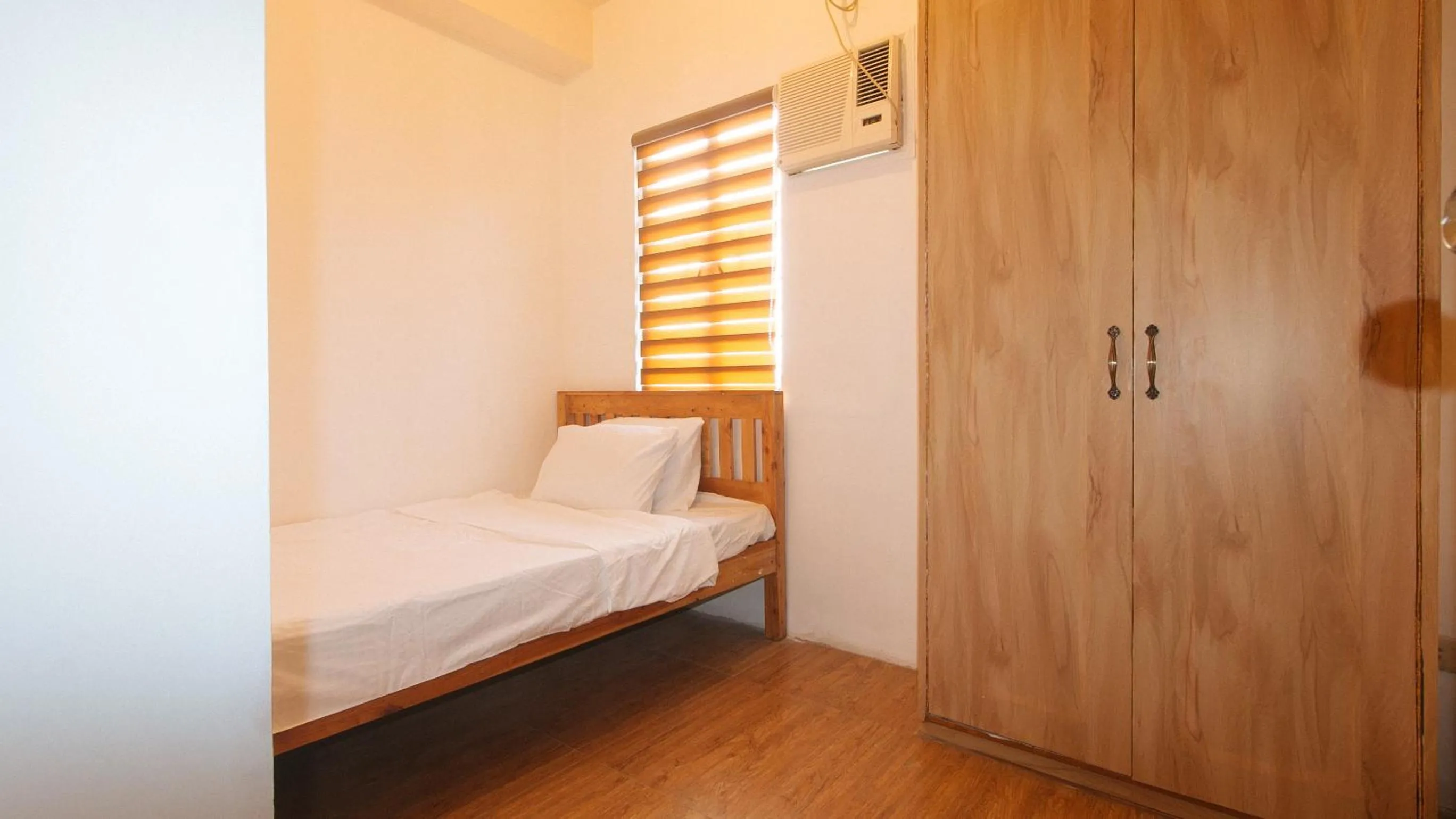 Bed in RedDoorz @ Alquiza Residences Paranaque