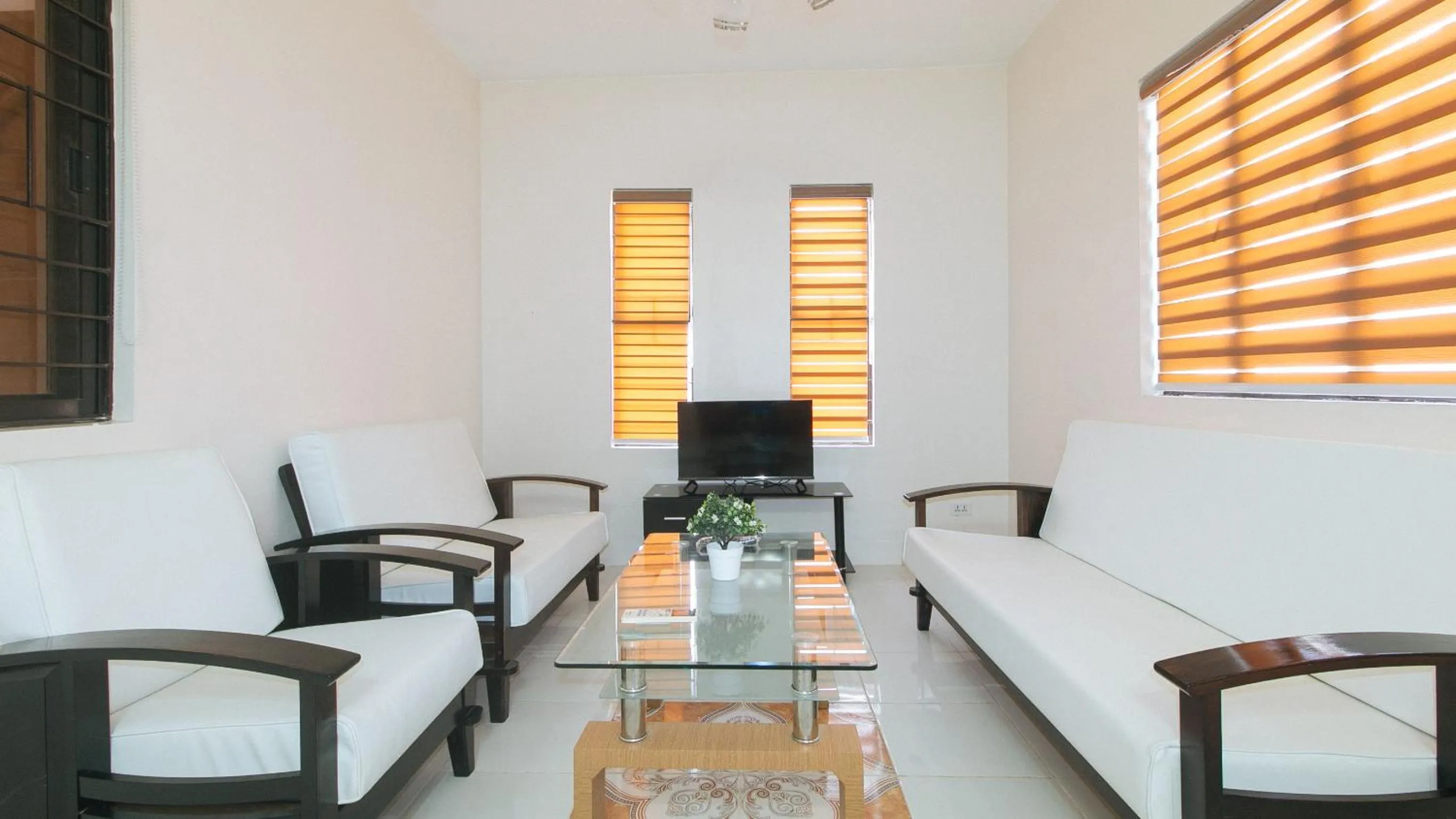 Seating area in RedDoorz @ Alquiza Residences Paranaque