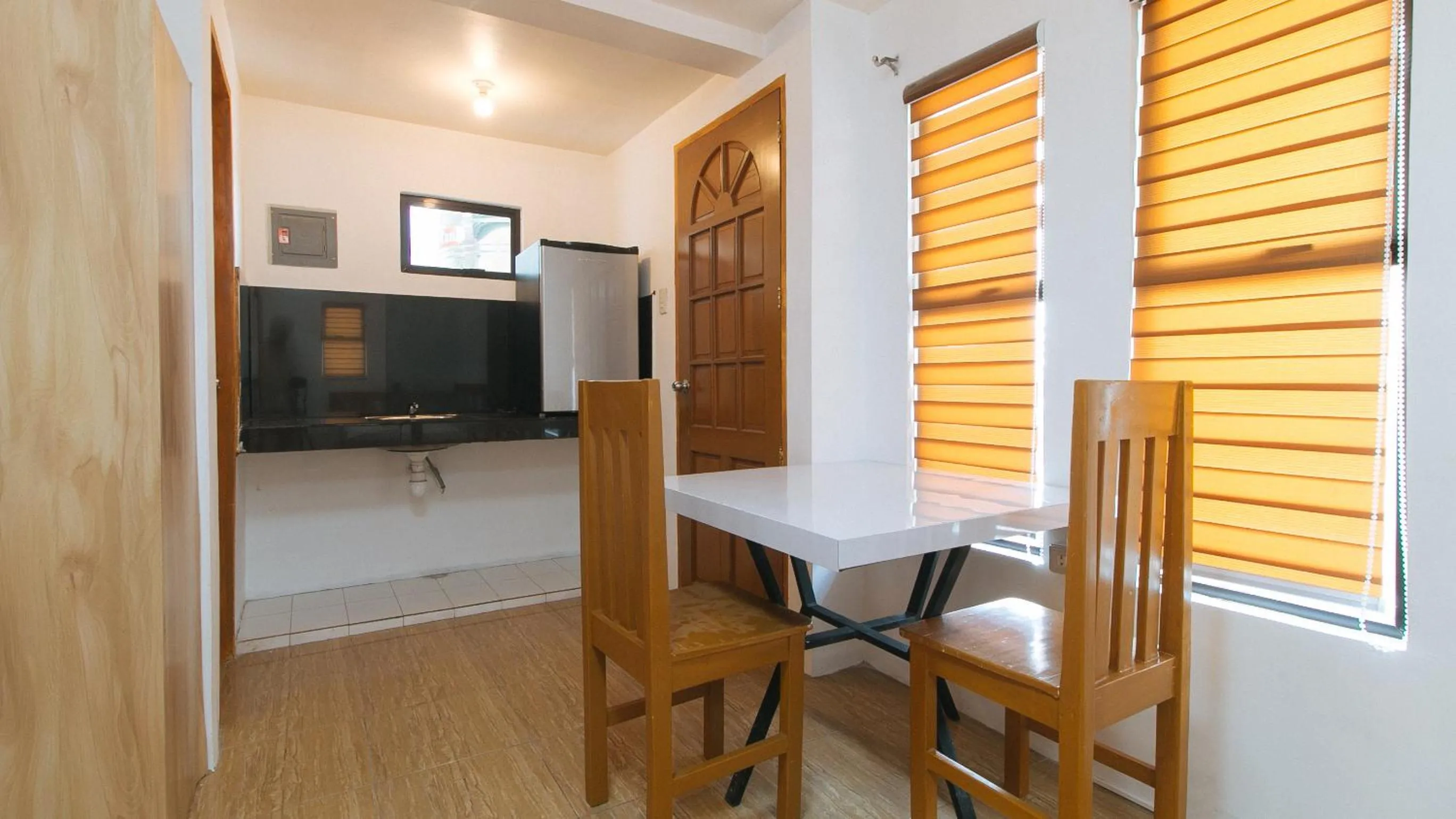 Communal lounge/ TV room in RedDoorz @ Alquiza Residences Paranaque