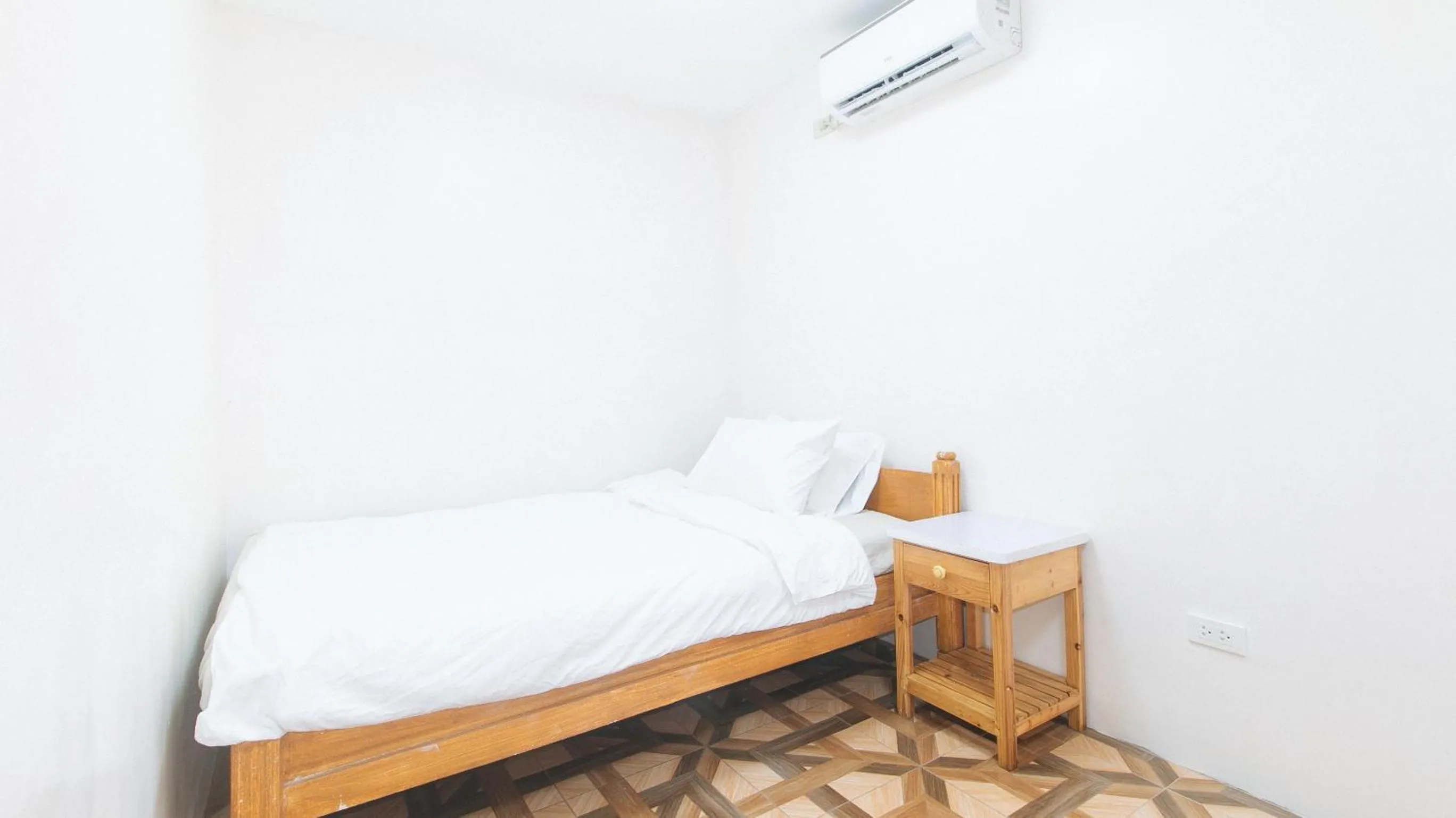 Bed in RedDoorz @ Alquiza Residences Paranaque