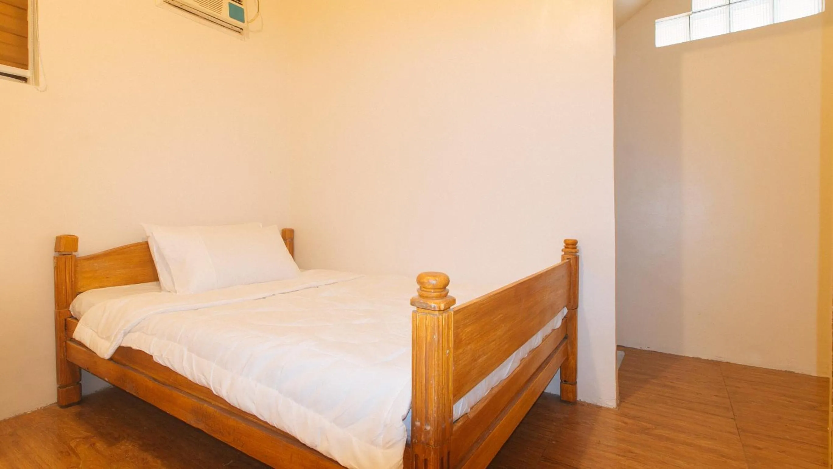 Photo of the whole room, Bed in RedDoorz @ Alquiza Residences Paranaque