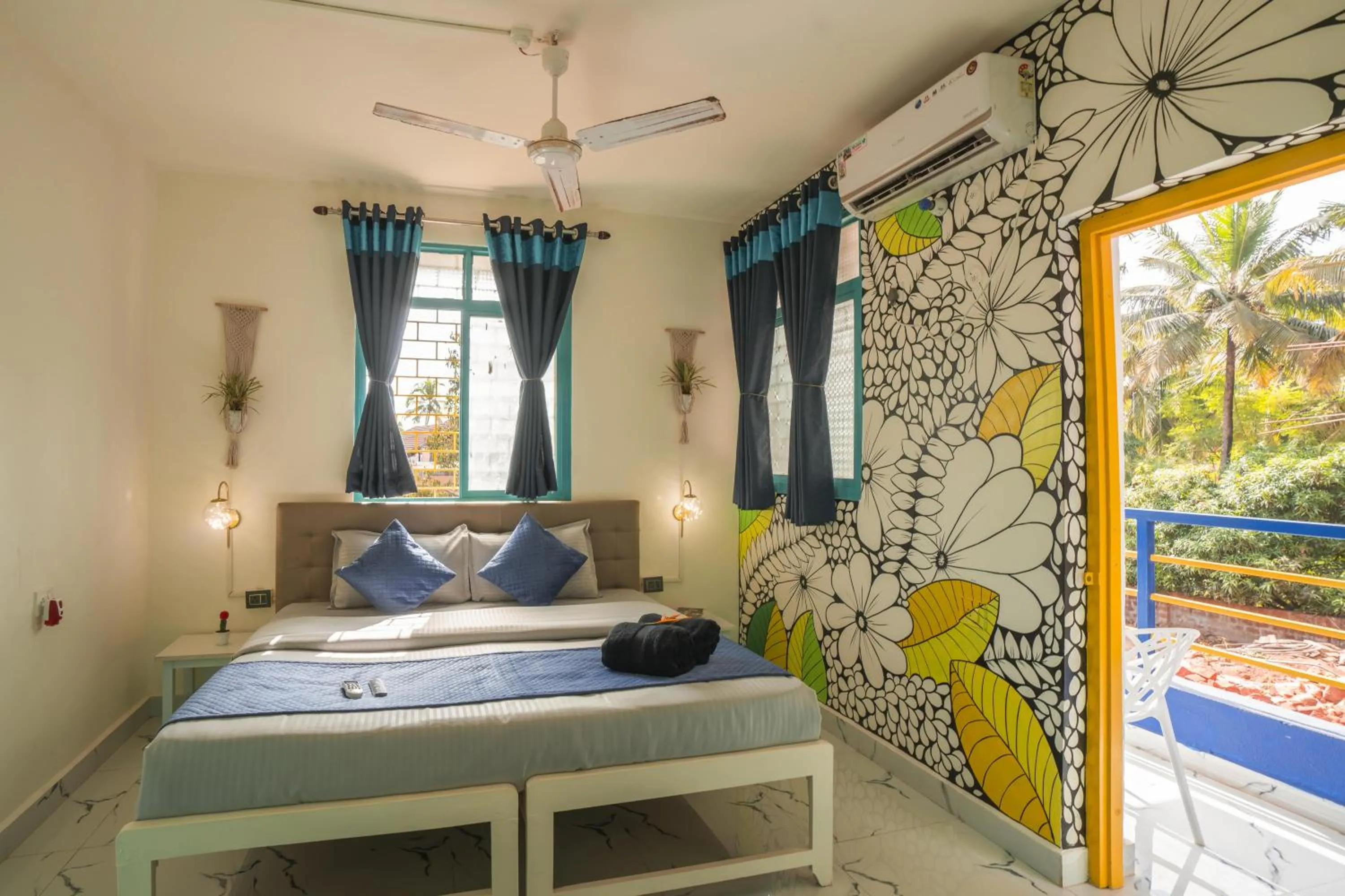 Bed in Shalom Backpackers Anjuna Goa
