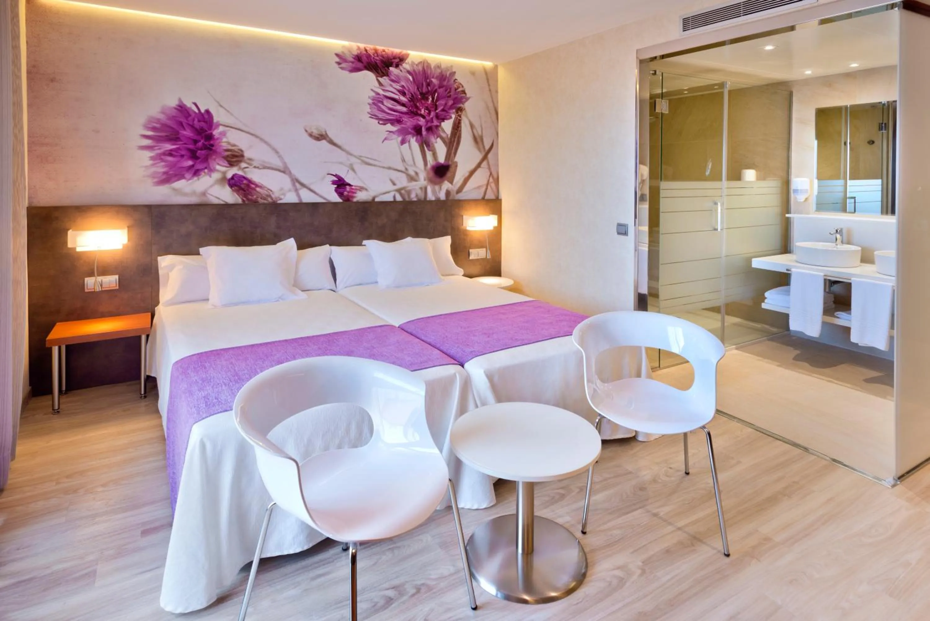 Bedroom, Bed in Sumus Hotel Monteplaya & SPA 4Sup - Adults Only