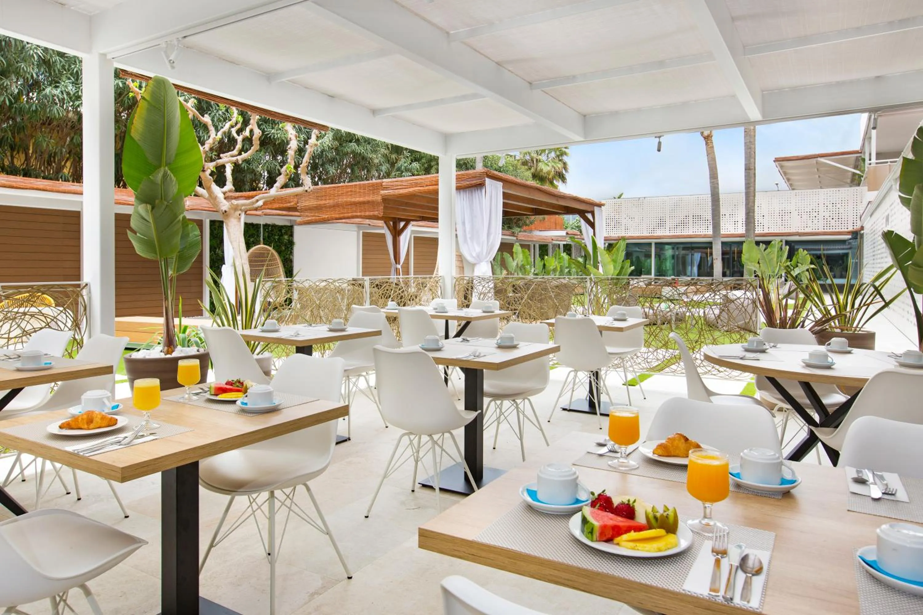 Restaurant/places to eat in Sumus Hotel Monteplaya & SPA 4Sup - Adults Only