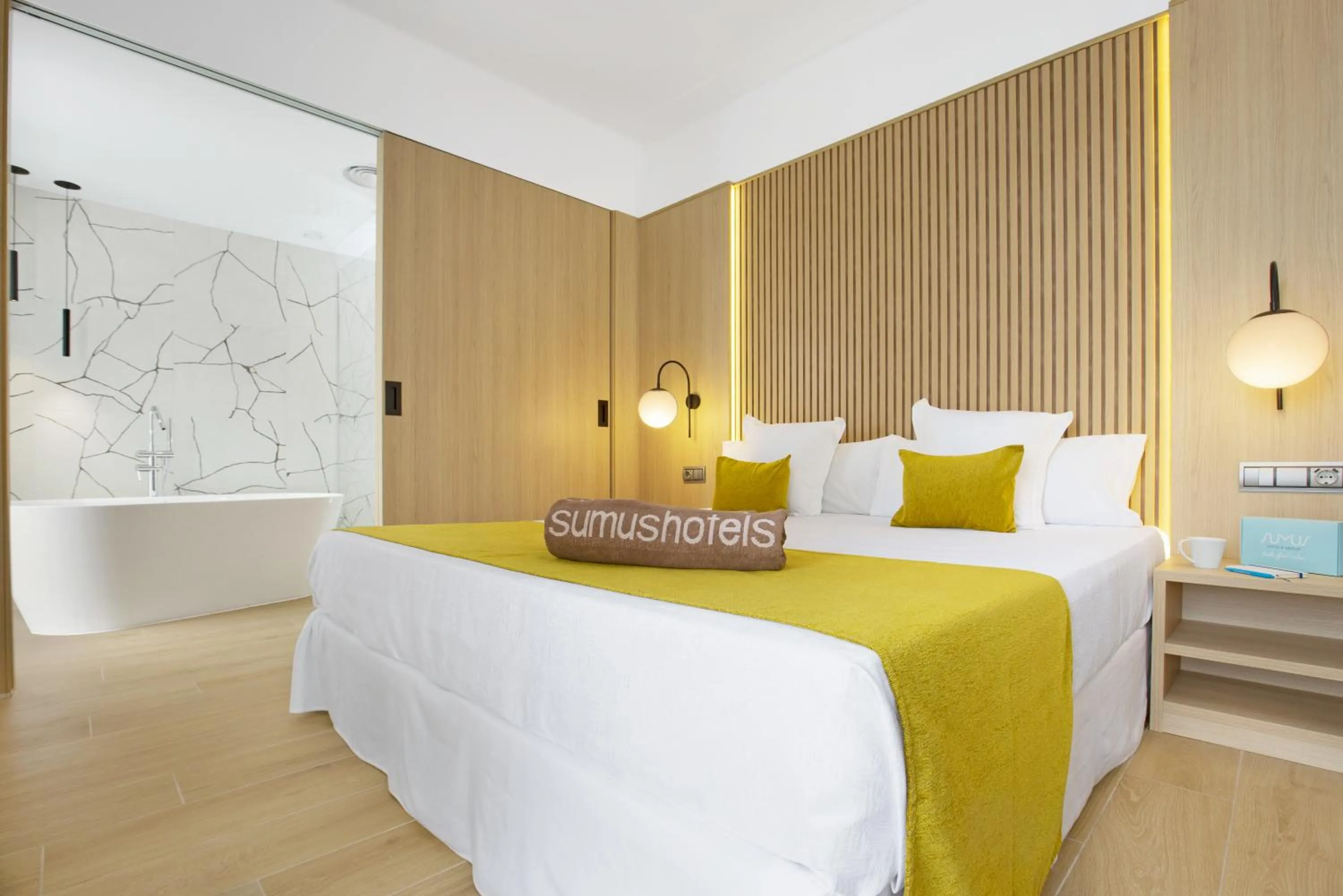 Bed in Sumus Hotel Monteplaya & SPA 4Sup - Adults Only