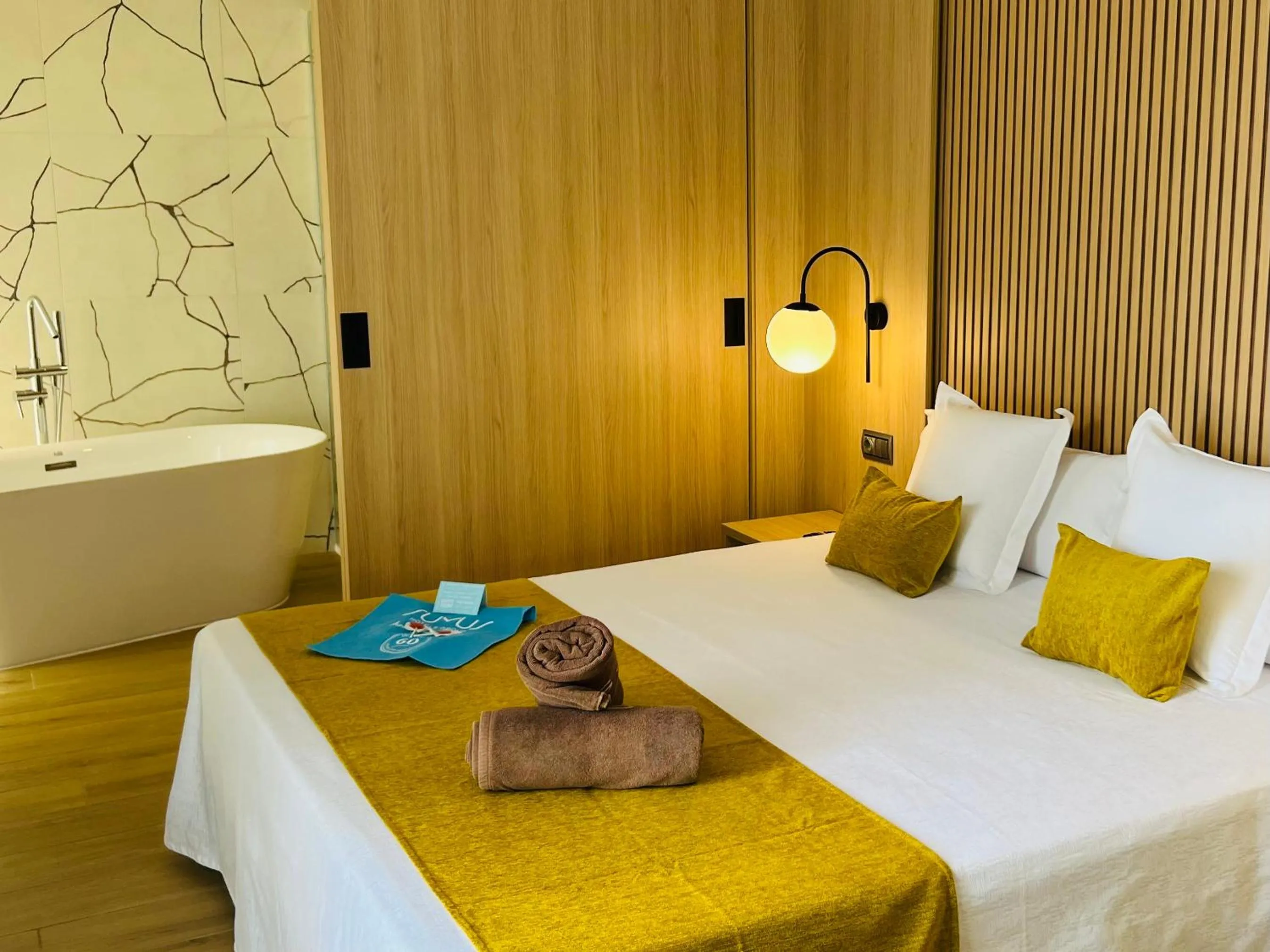 Photo of the whole room, Bed in Sumus Hotel Monteplaya & SPA 4Sup - Adults Only