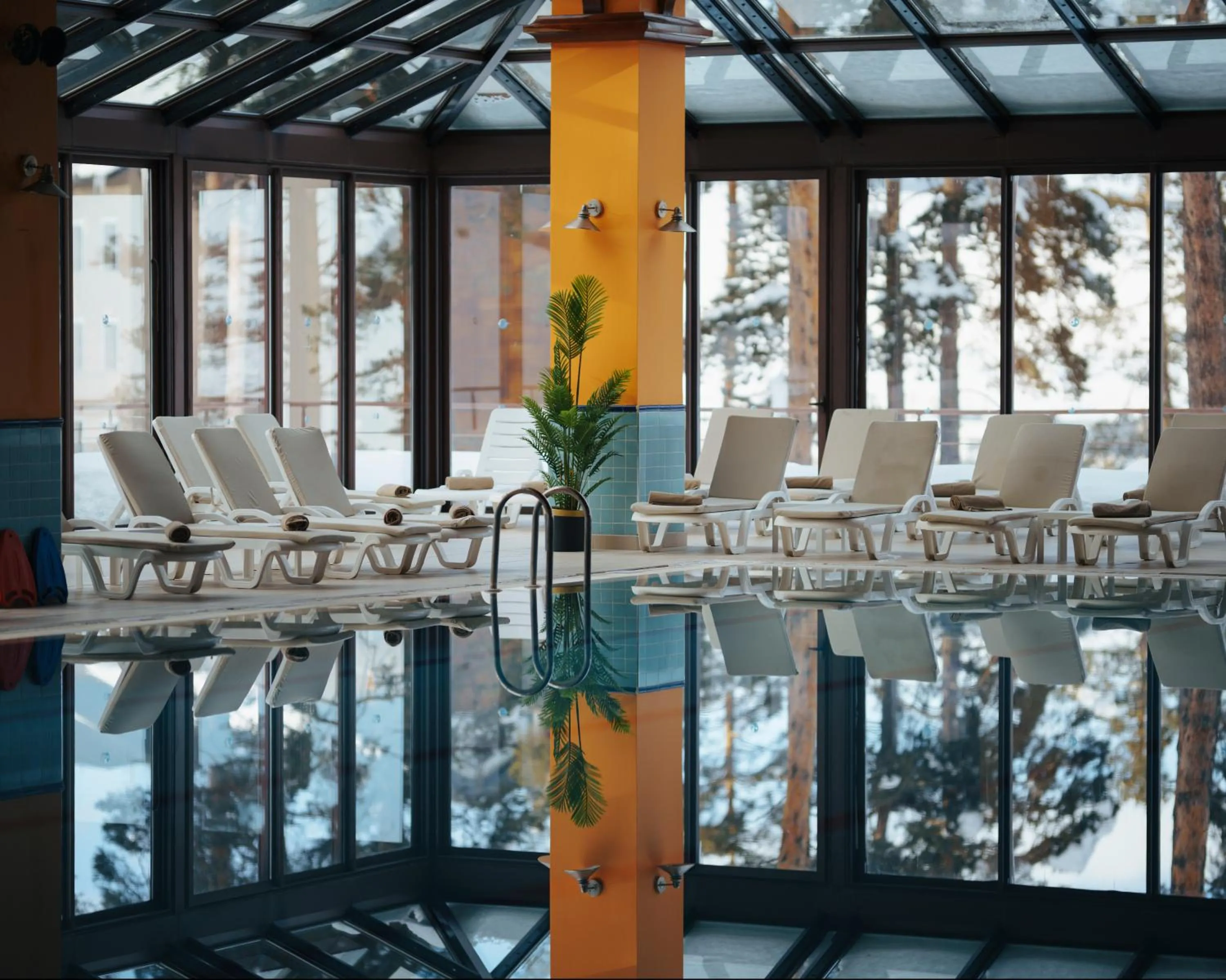 Swimming pool in Duja Chalet Ski Center