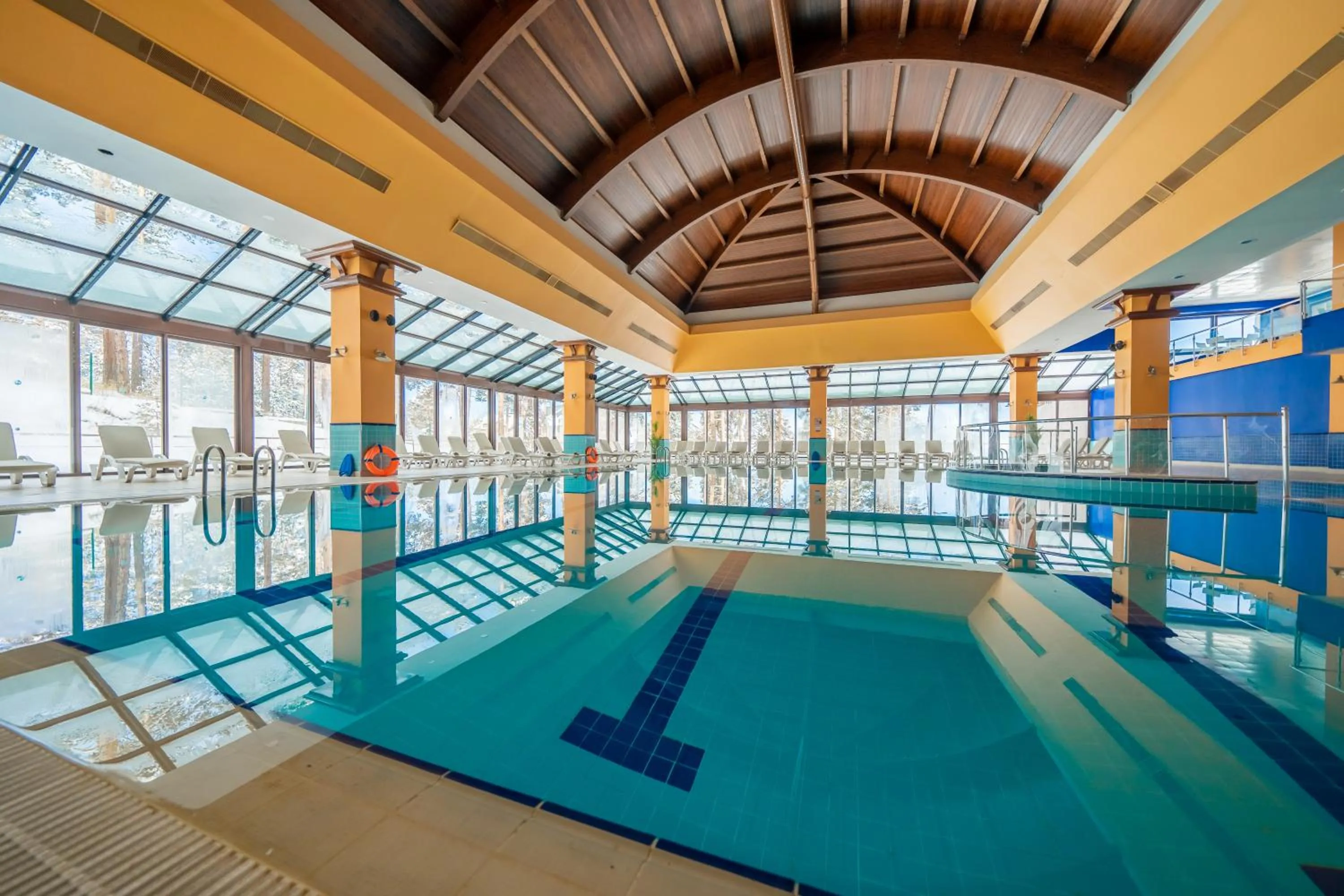 Swimming pool in Duja Chalet Ski Center