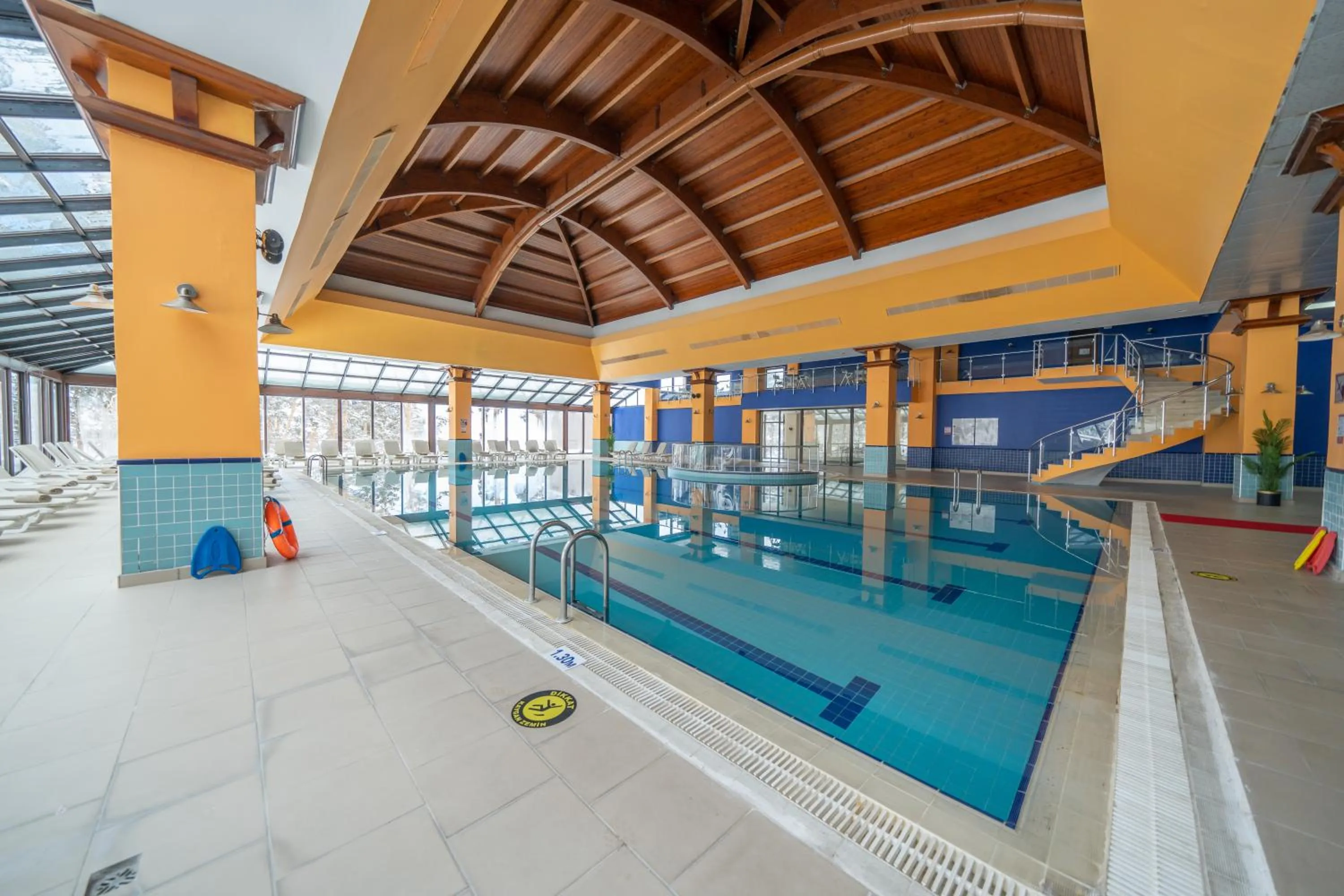 Swimming pool in Duja Chalet Ski Center