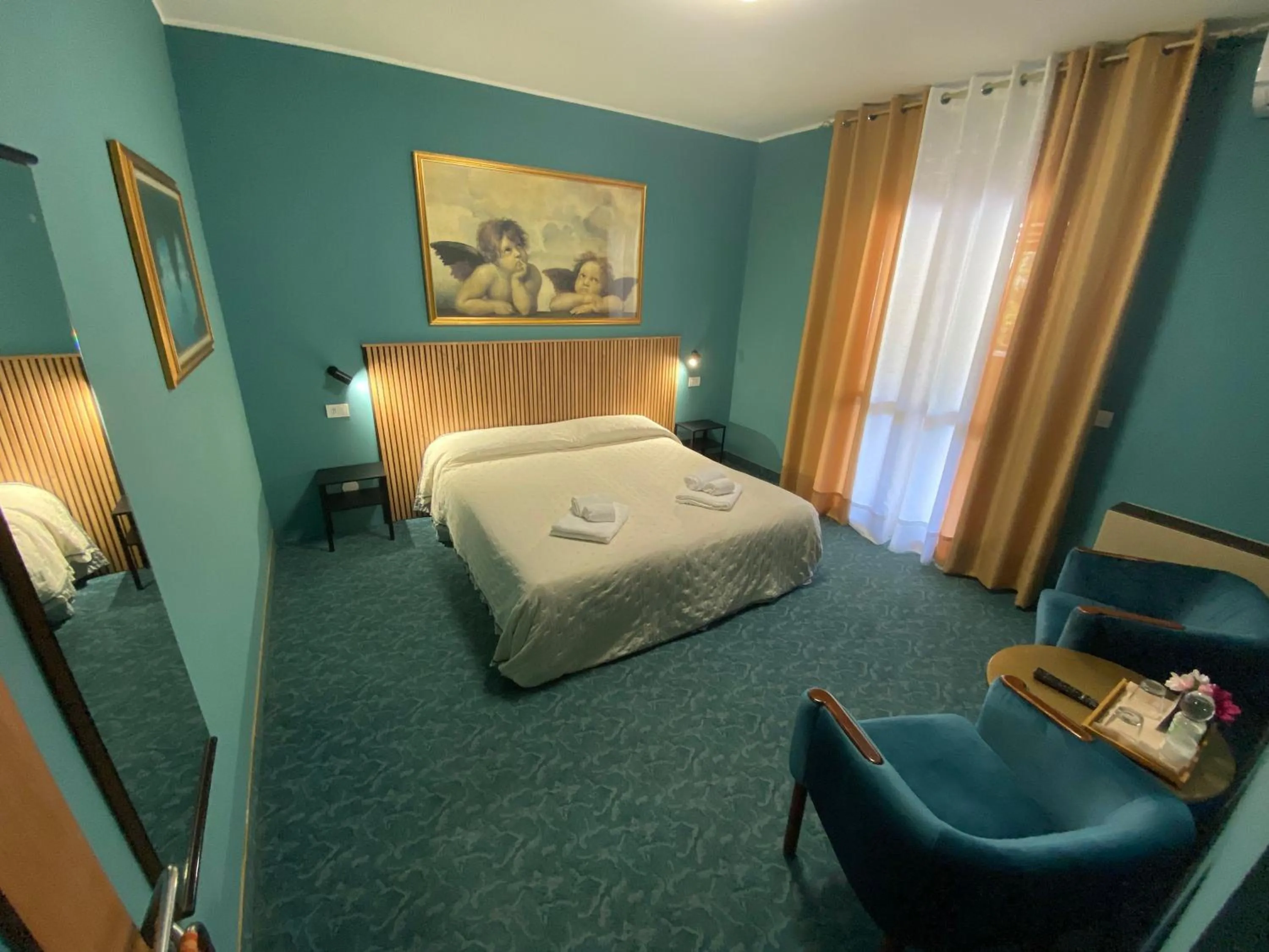 Photo of the whole room, Bed in Hotel Rey's