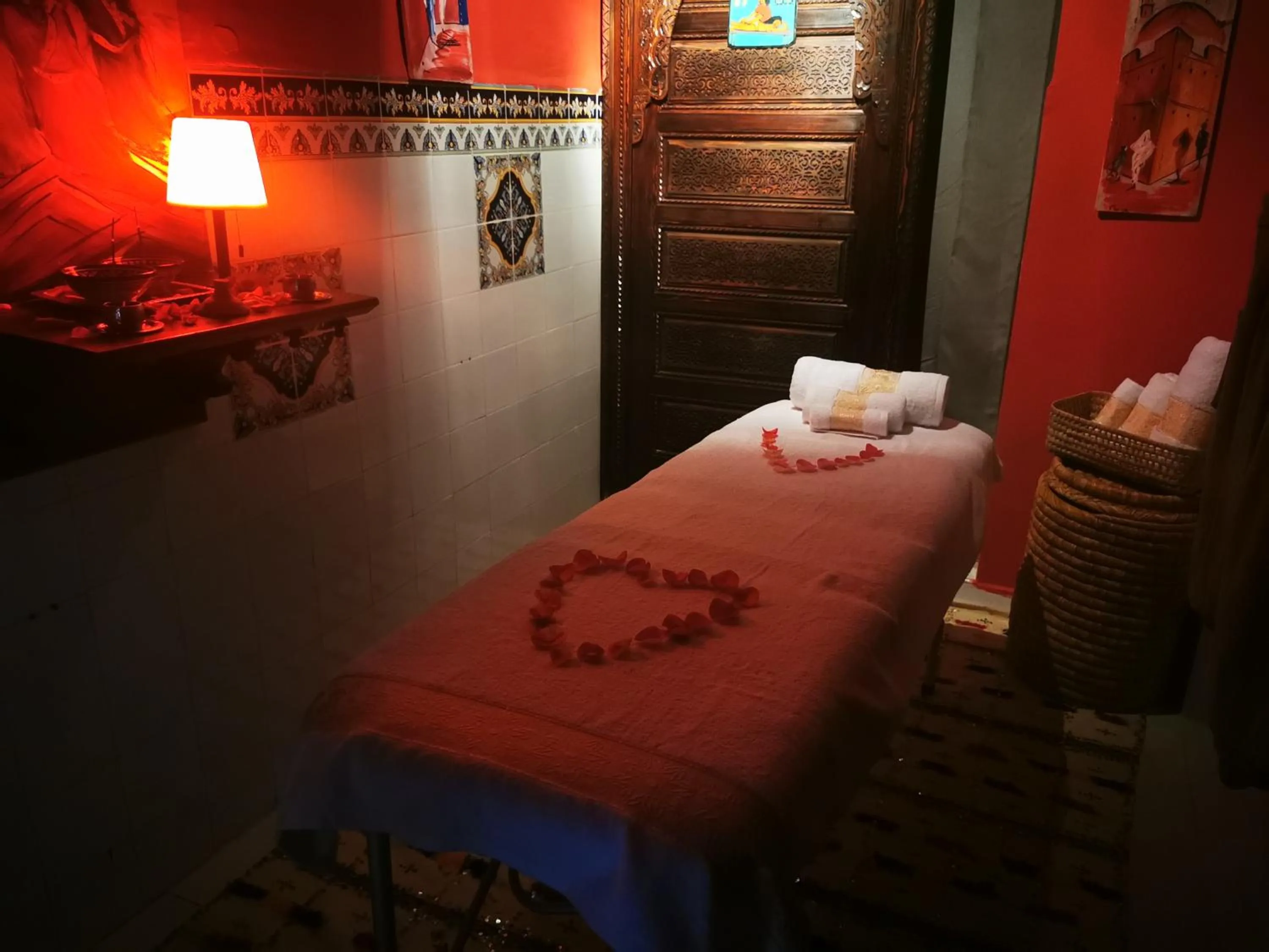 Massage, Bed in Riad Villa Berna under Swiss Management