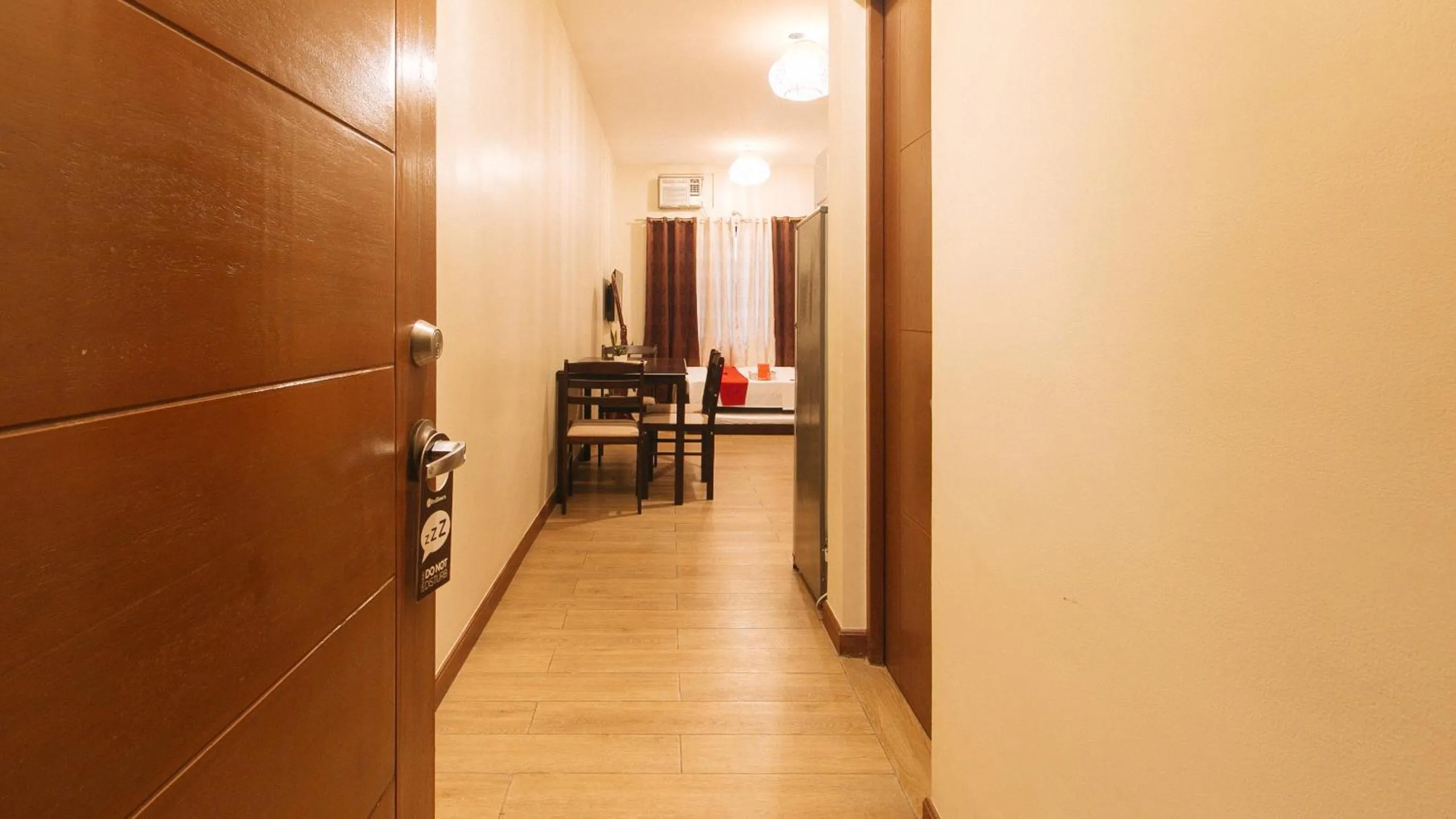 TV and multimedia in RedDoorz Plus @ Cuarto Verde Staycation