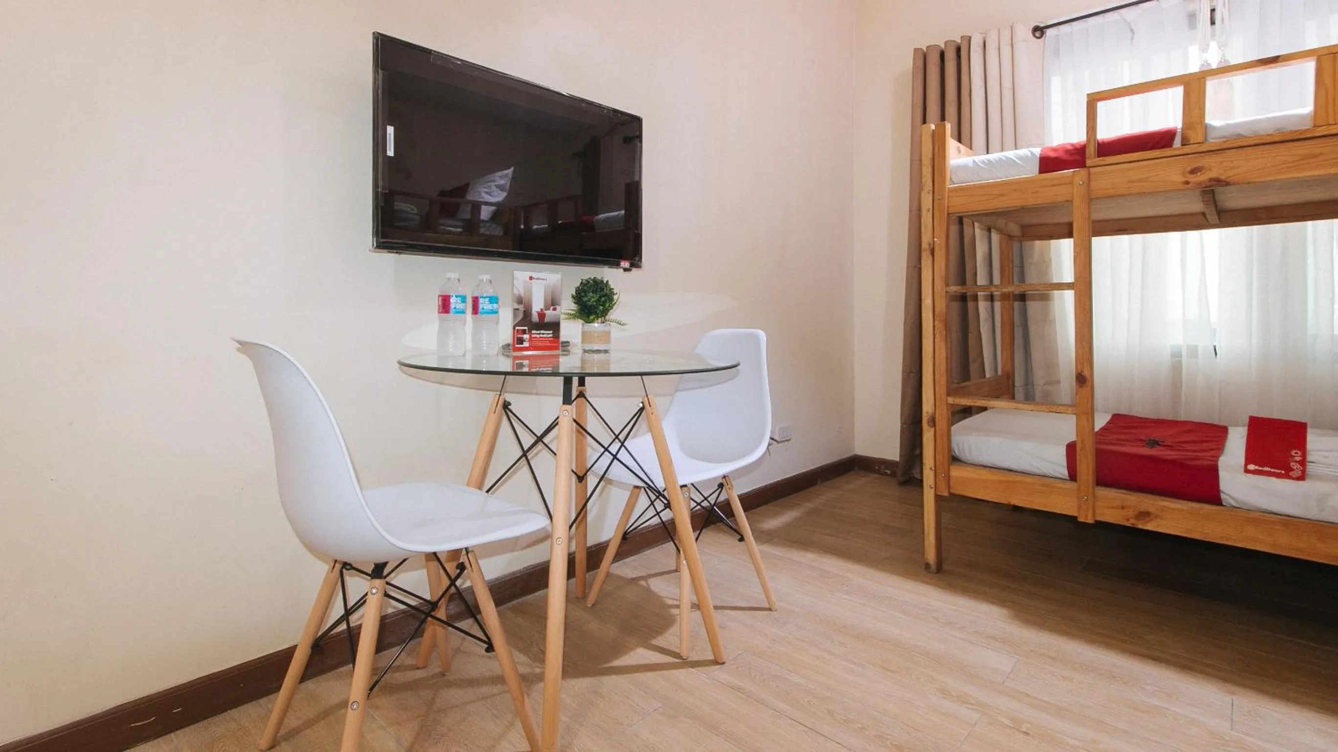 Bed in RedDoorz Plus @ Cuarto Verde Staycation