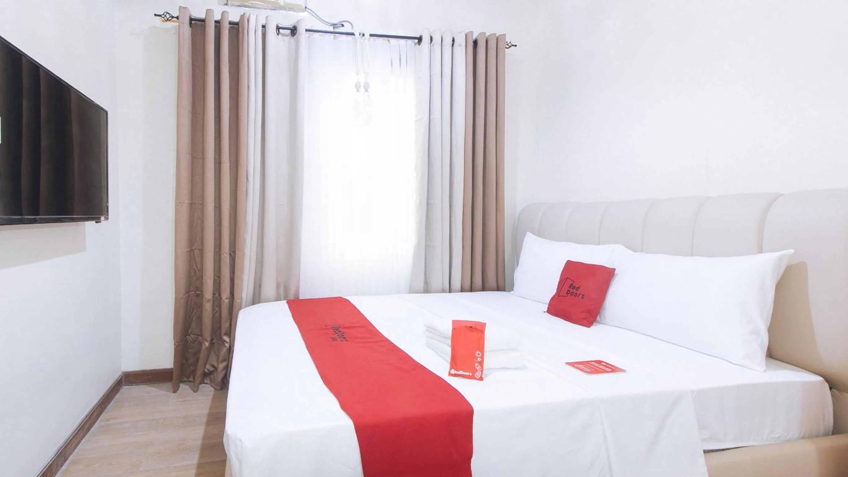 Bed in RedDoorz Plus @ Cuarto Verde Staycation