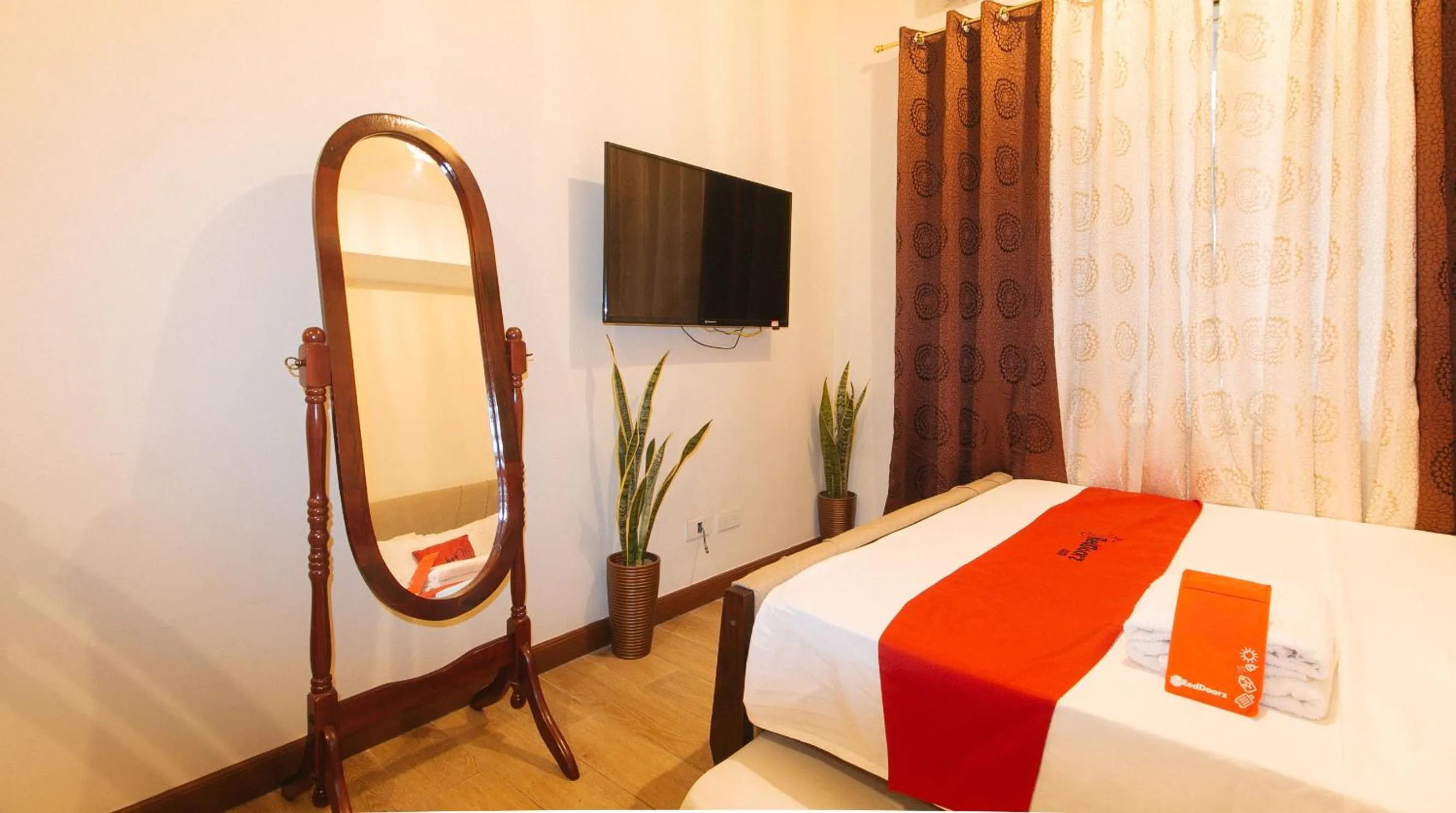 Bed in RedDoorz Plus @ Cuarto Verde Staycation
