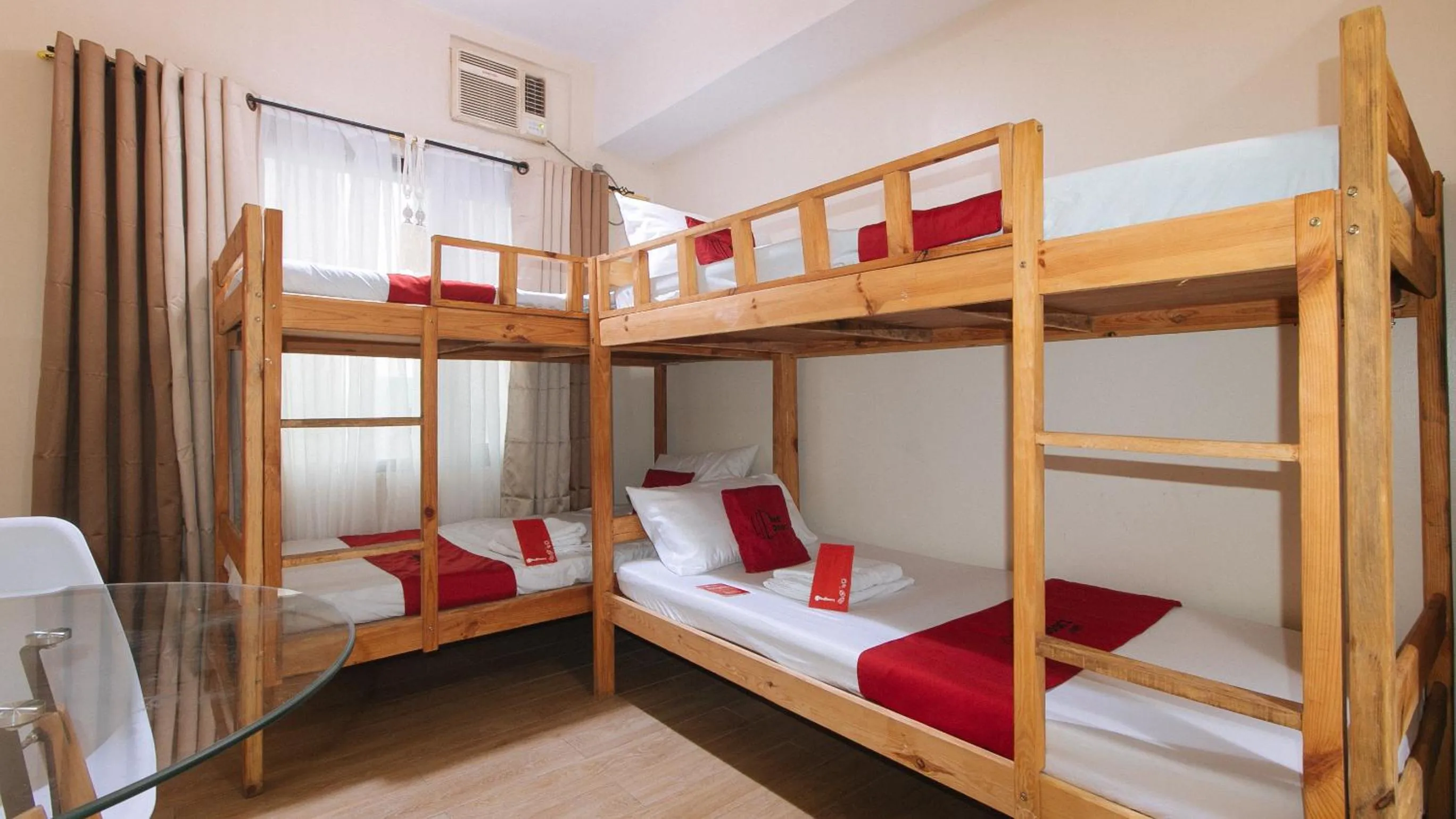 Photo of the whole room, Bed in RedDoorz Plus @ Cuarto Verde Staycation