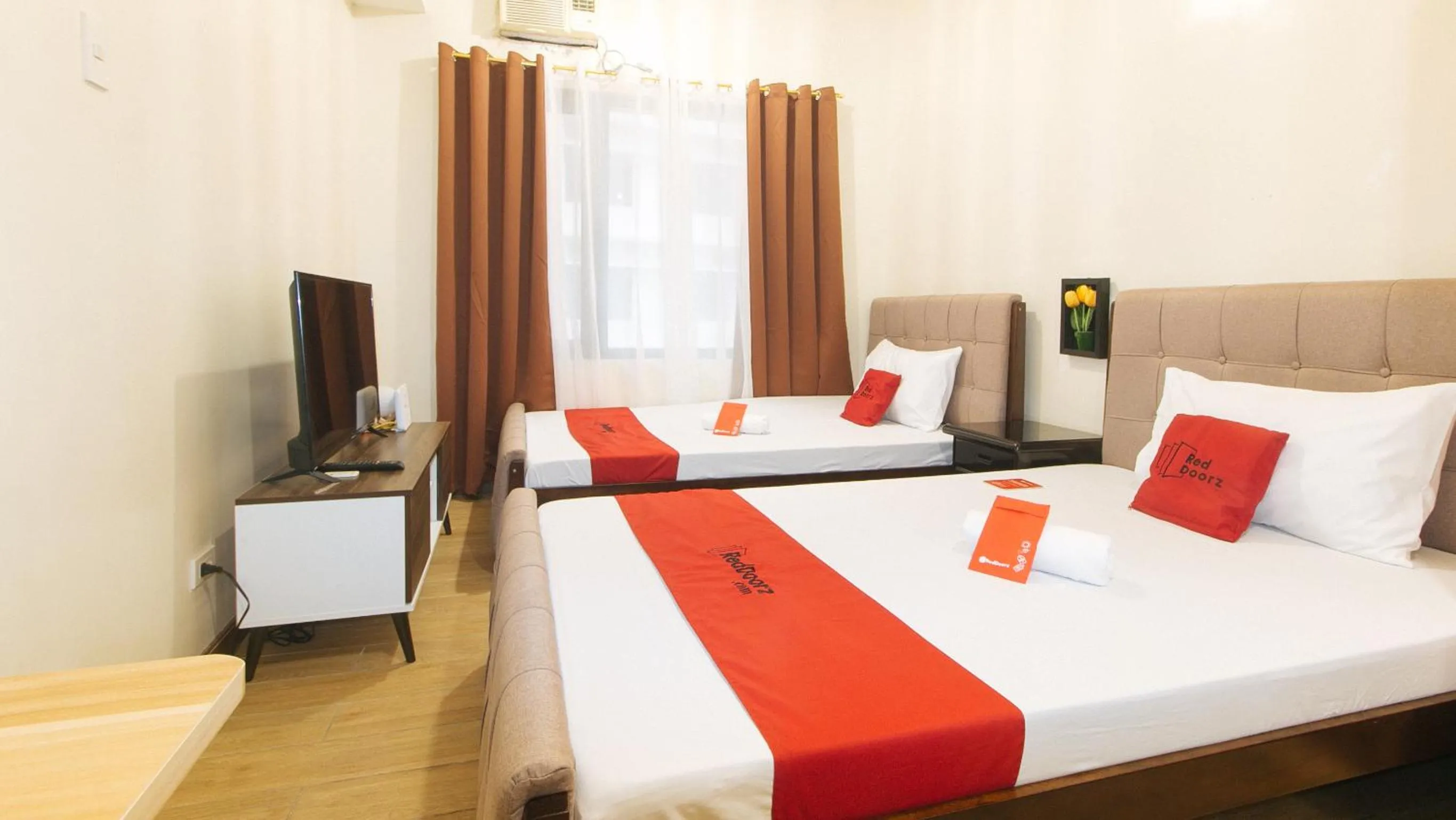 Bed in RedDoorz Plus @ Cuarto Verde Staycation