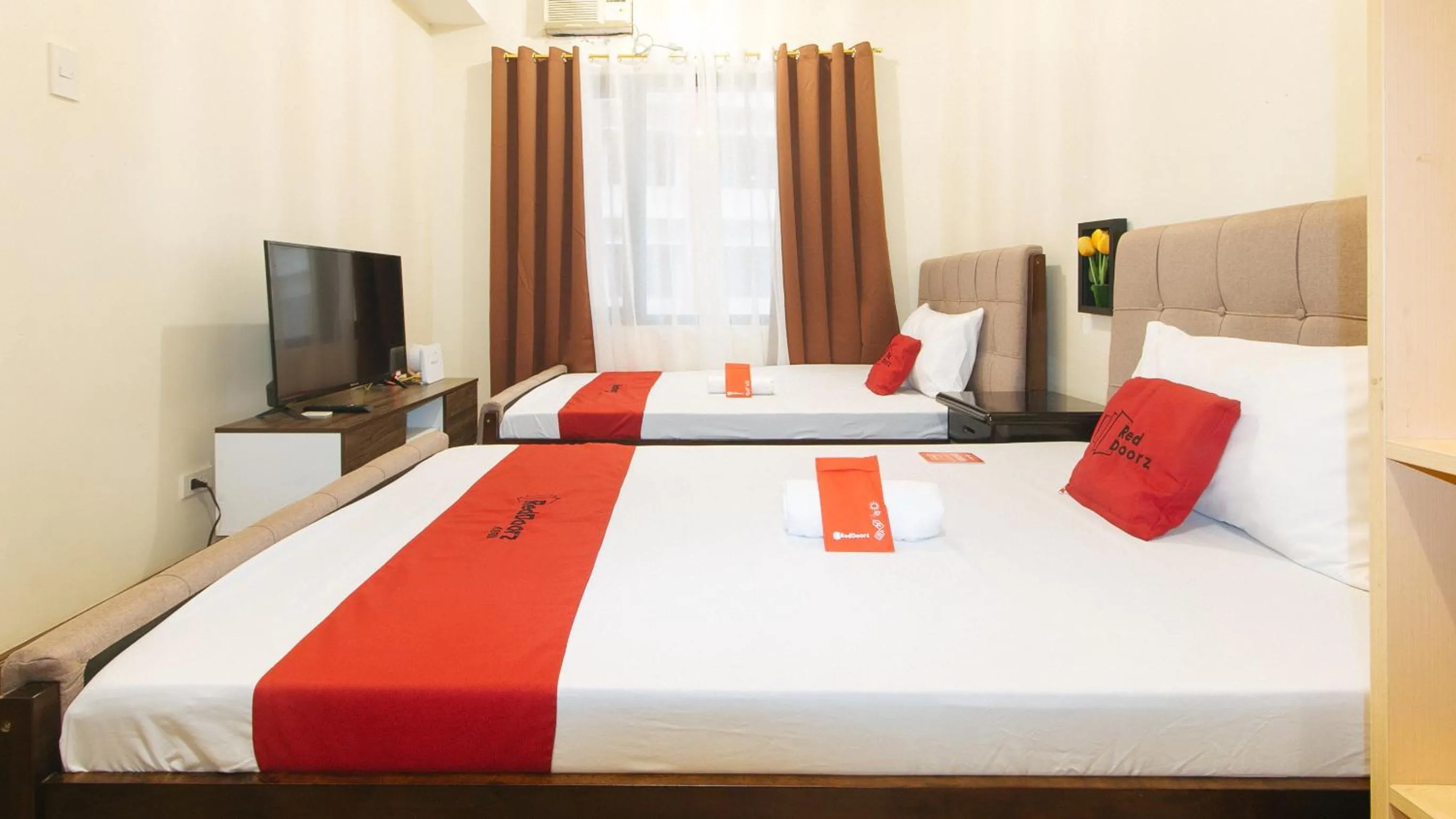 Bed in RedDoorz Plus @ Cuarto Verde Staycation