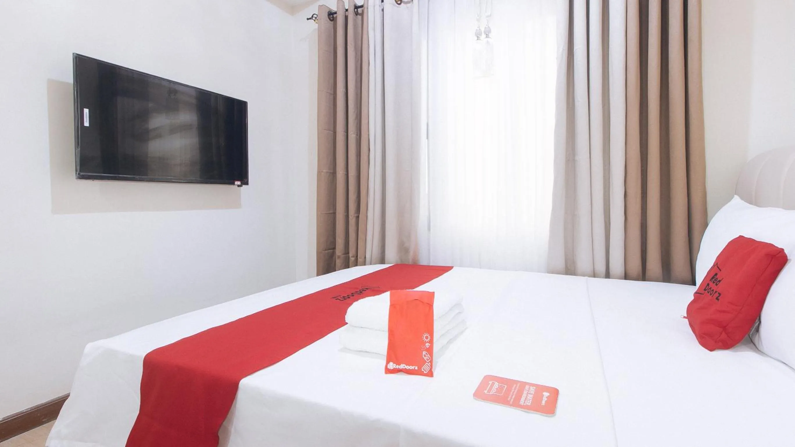 Bed in RedDoorz Plus @ Cuarto Verde Staycation