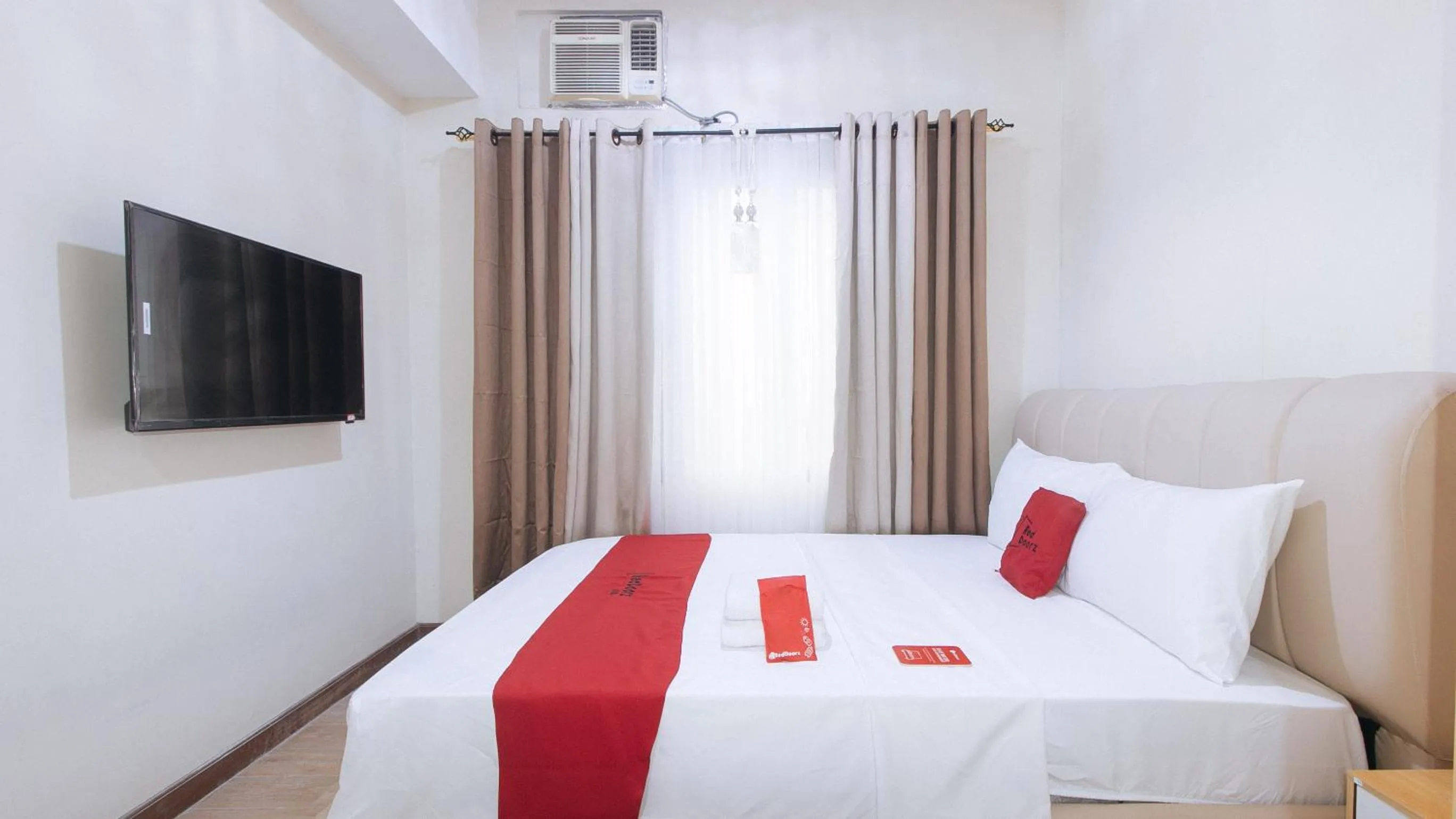 Bed in RedDoorz Plus @ Cuarto Verde Staycation