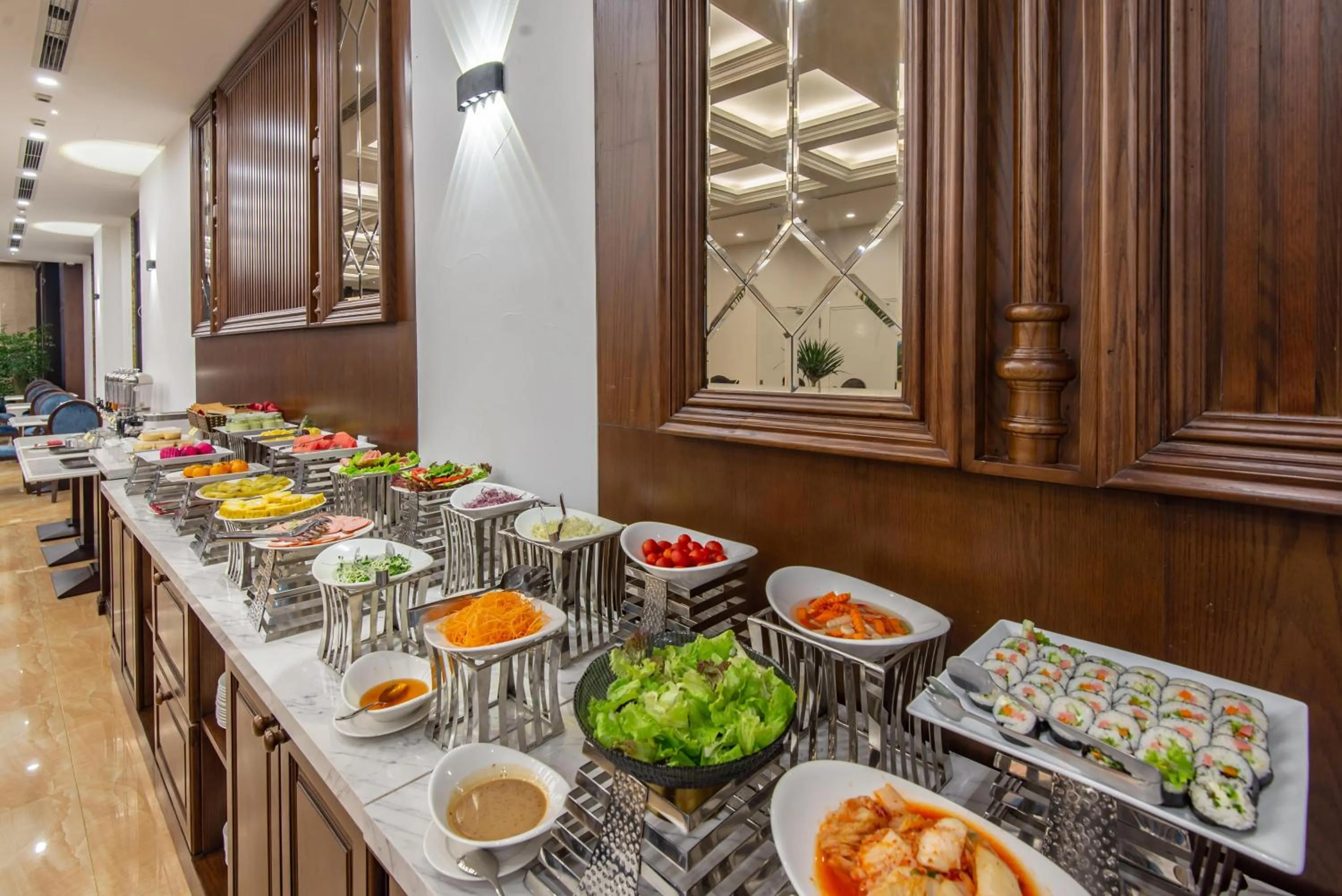 Restaurant/places to eat in Reyna Luxury Hotel