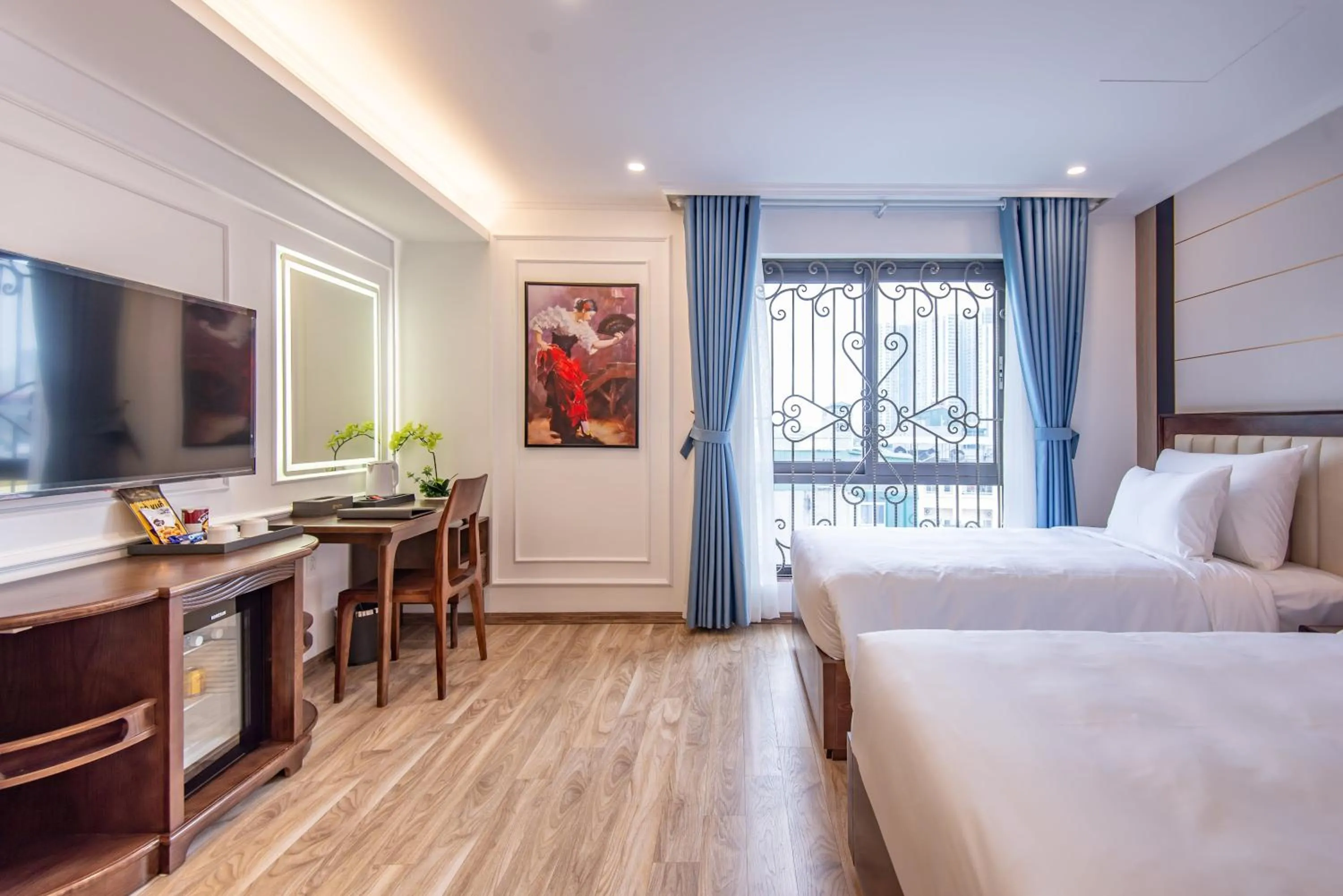 Communal lounge/ TV room, Bed in Reyna Luxury Hotel