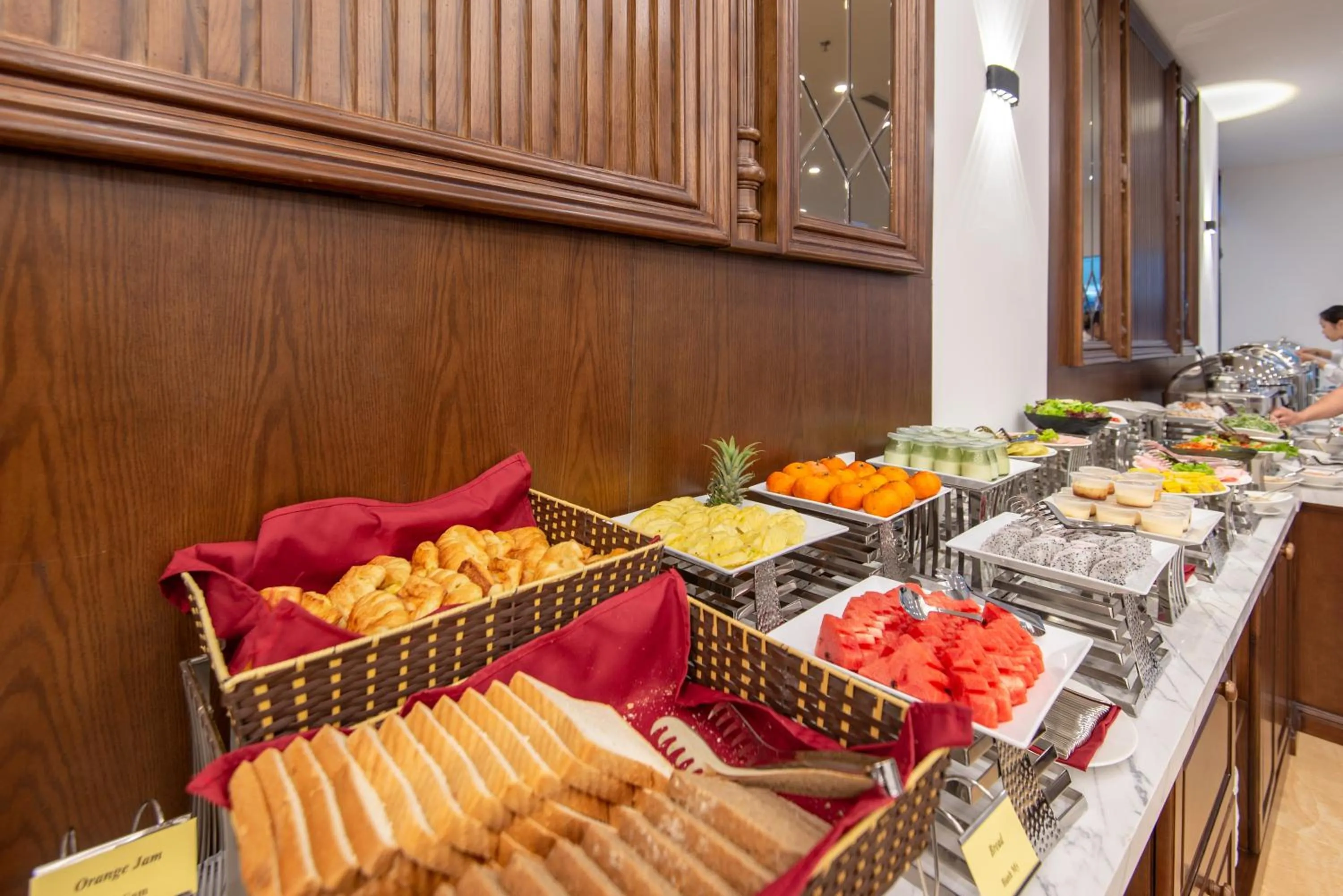 Restaurant/places to eat in Reyna Luxury Hotel