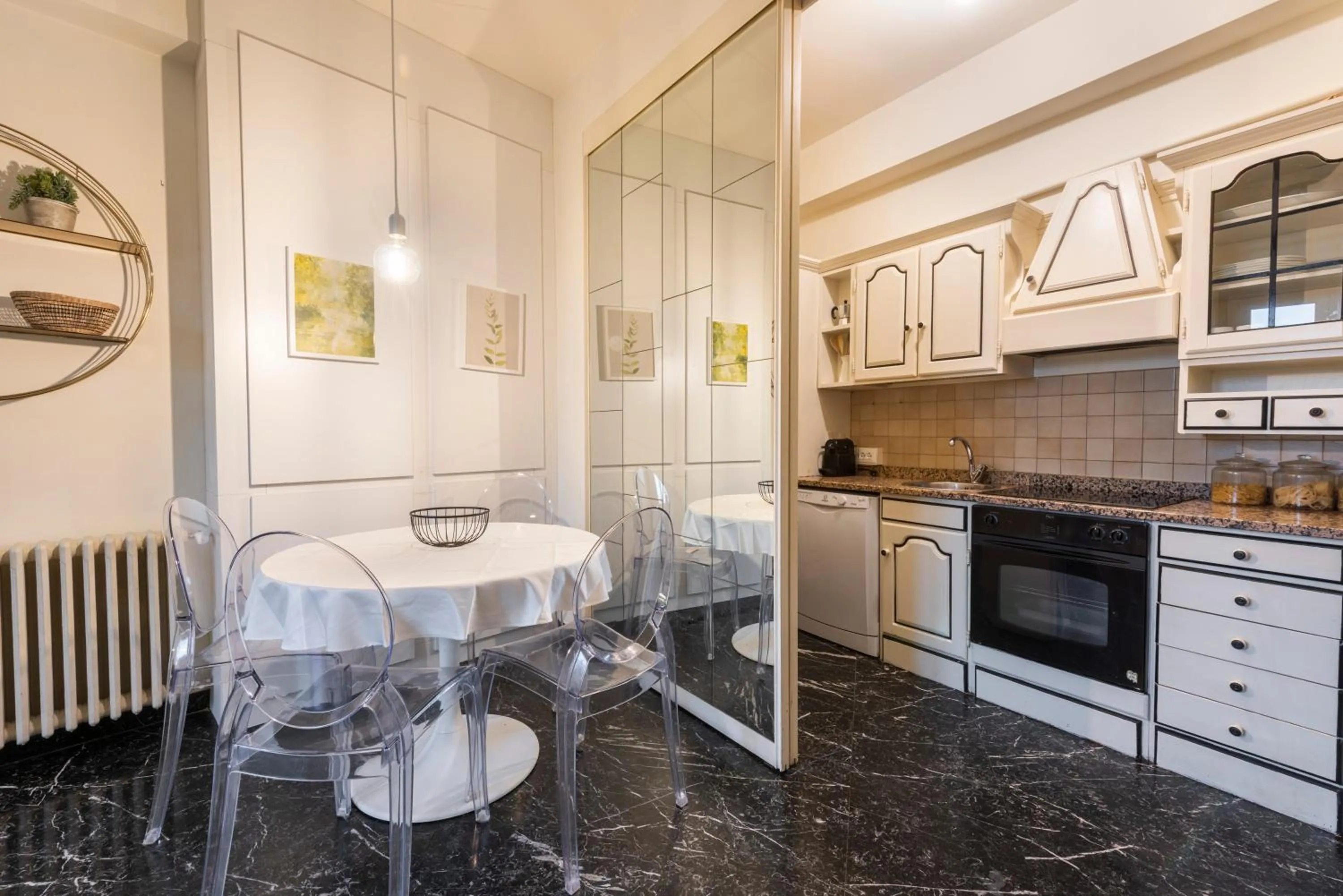 Kitchen or kitchenette in Oriuolo Prestige by Mmega