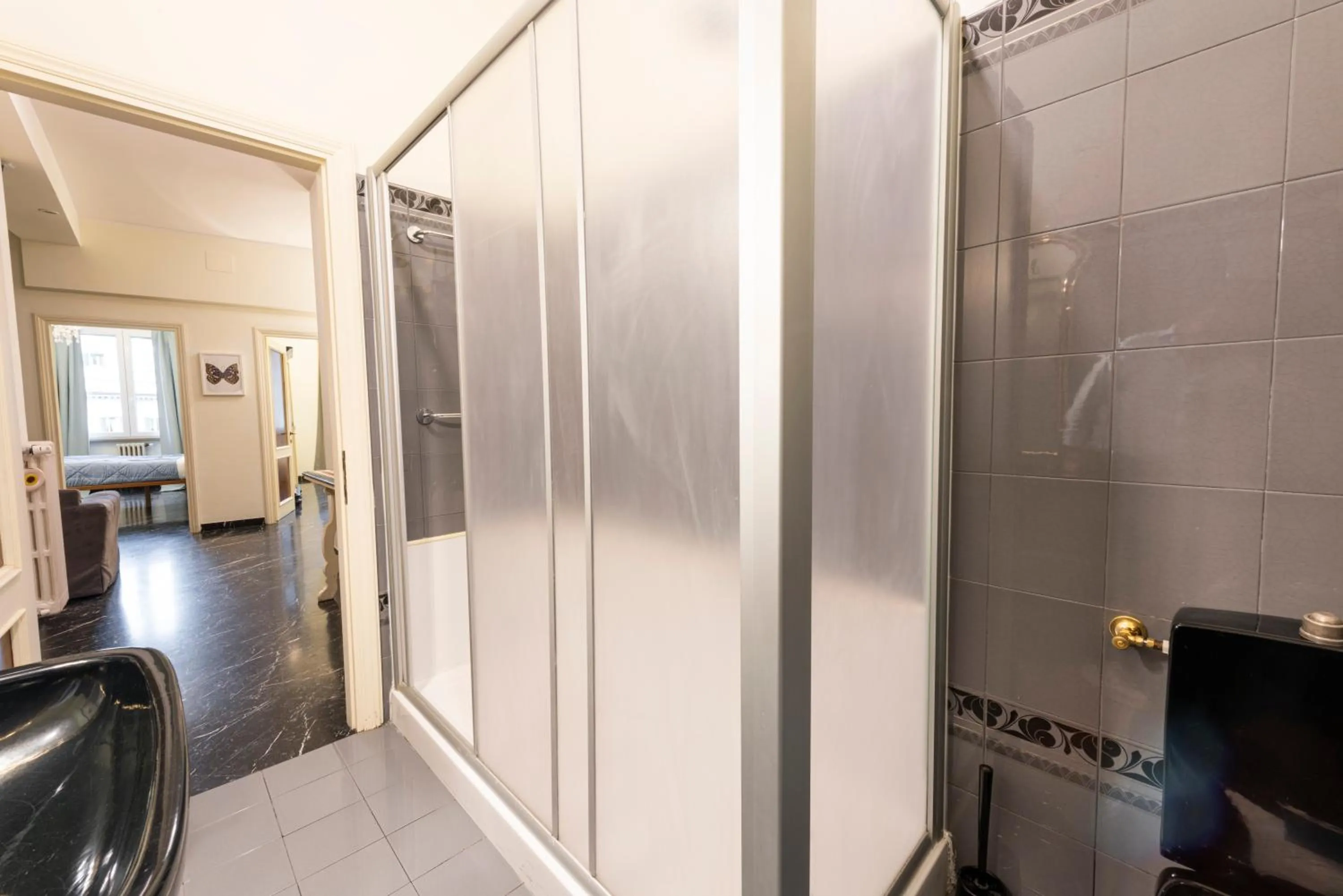 Shower in Oriuolo Prestige by Mmega