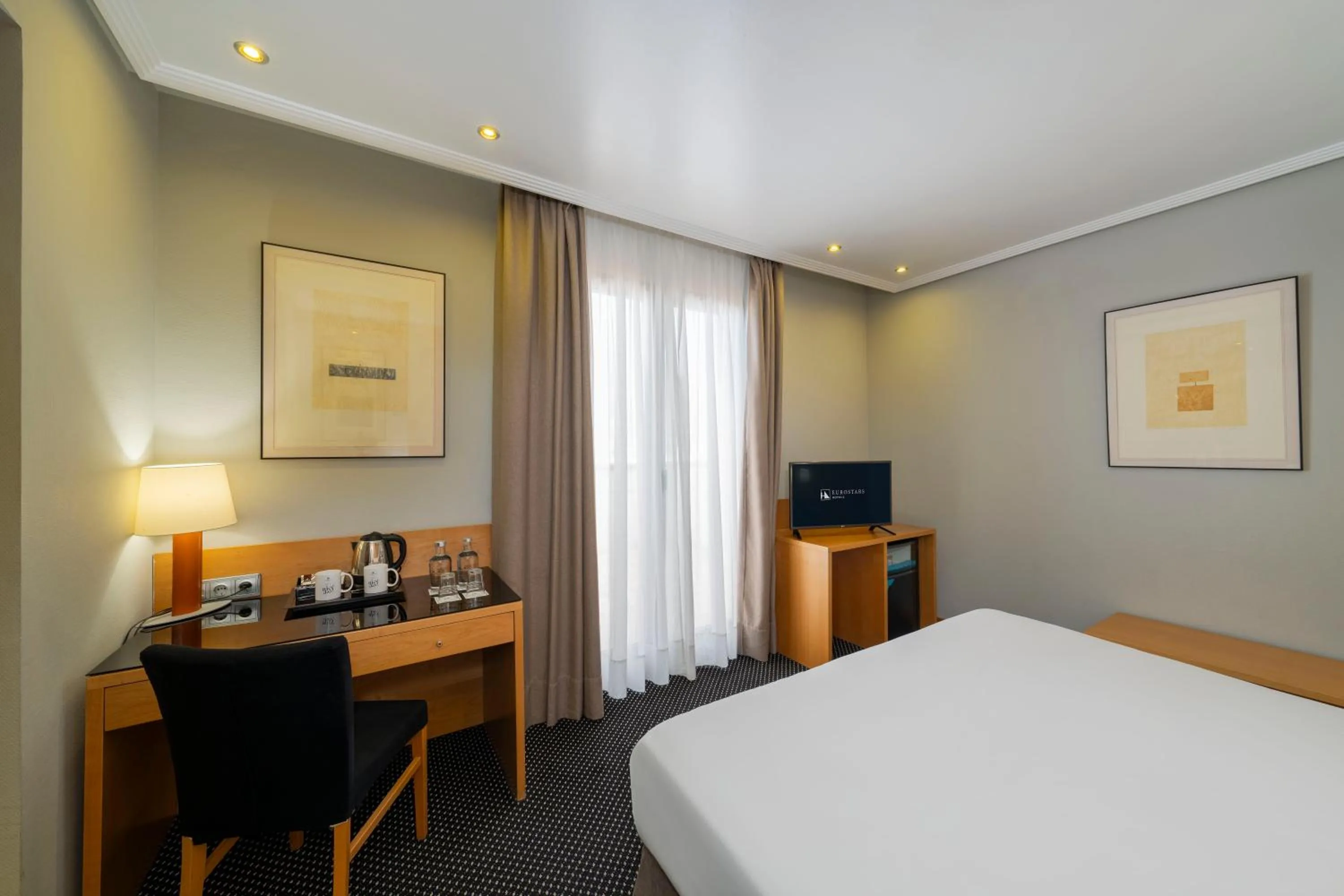 Photo of the whole room, Bed in Eurostars Rey Alfonso X