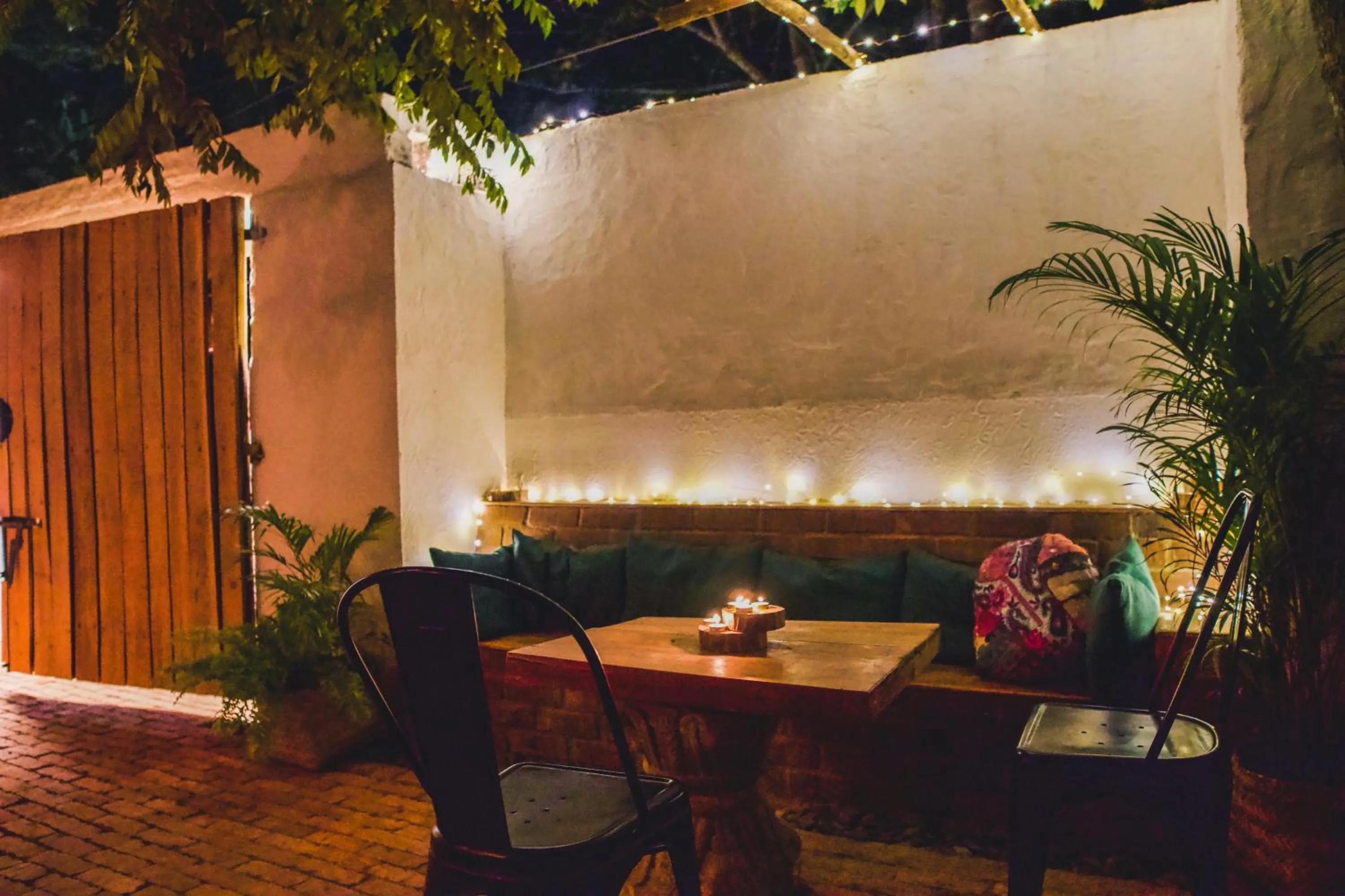 Property building in Boho's Hotel