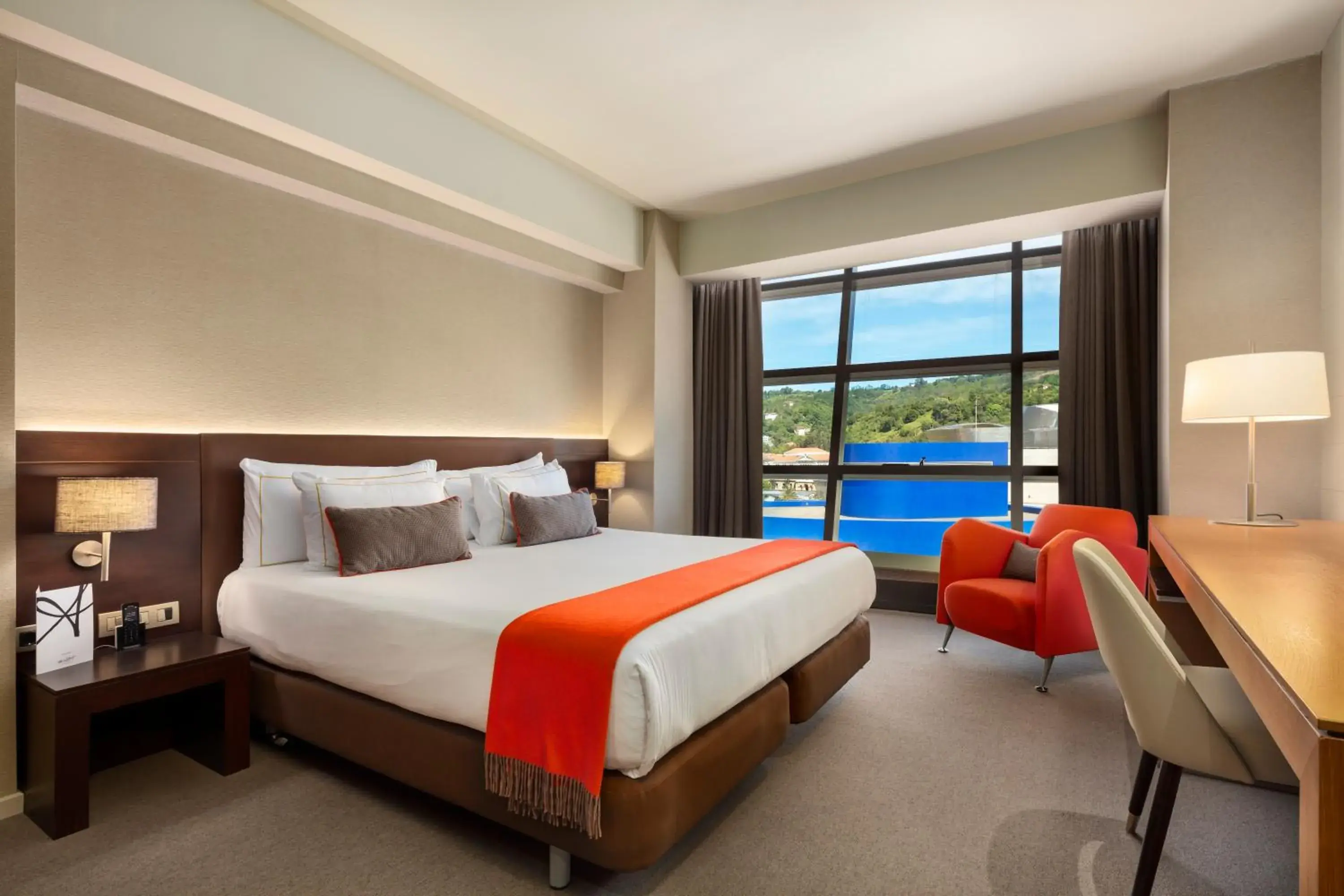 Deluxe with Guggenheim Views in The Artist Grand Hotel of Art Deluxe with Guggenheim Views in The Artist Grand Hotel of Art